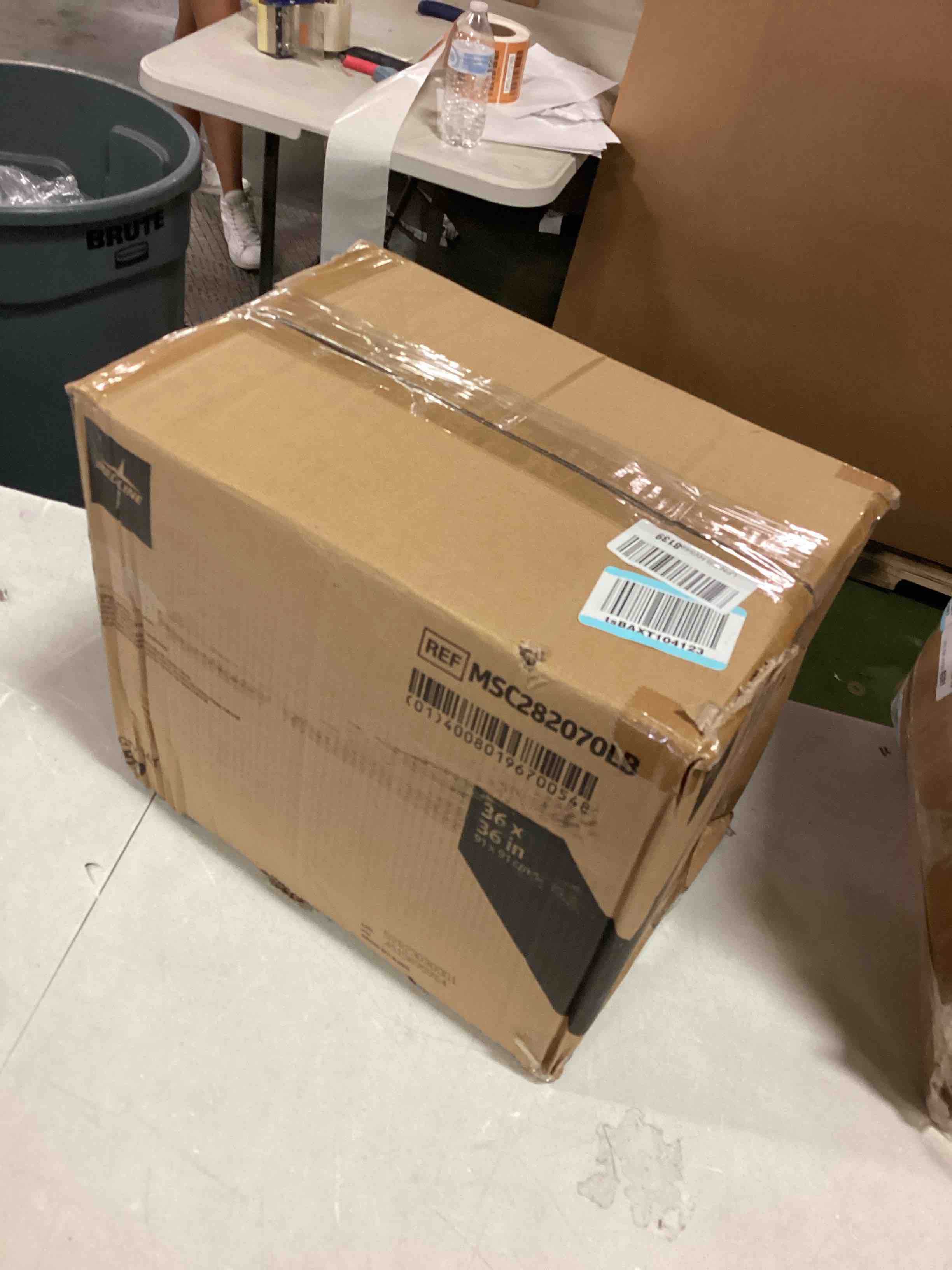 https://s3.amazonaws.com/lotting-images-prod/bidfta/BLU5704681_1715190792197.jpeg