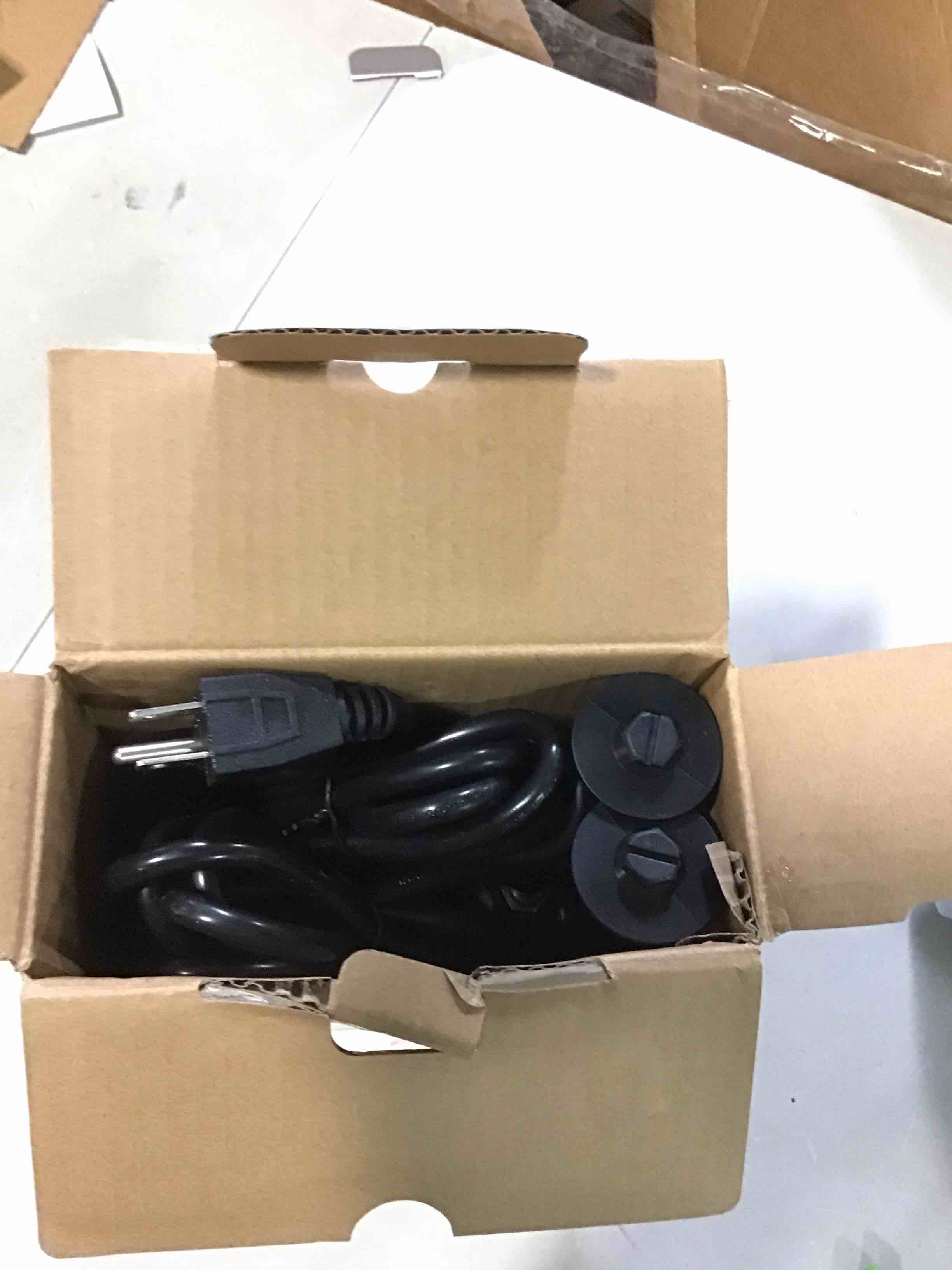 https://s3.amazonaws.com/lotting-images-prod/bidfta/BLU5705246_1715198906004.jpeg