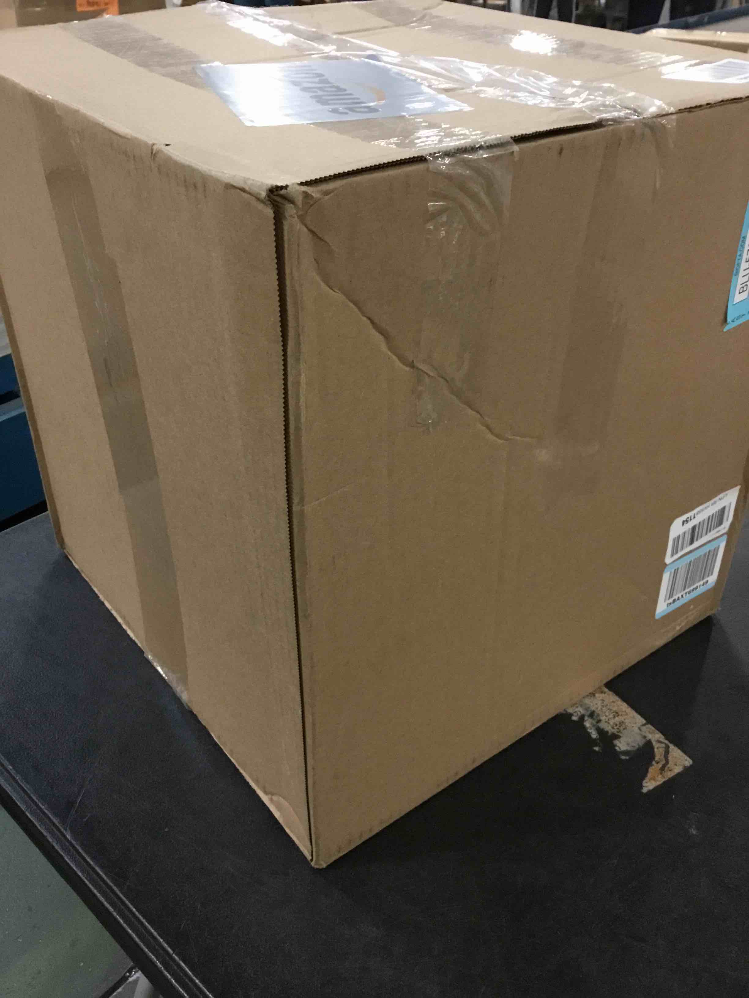 https://s3.amazonaws.com/lotting-images-prod/bidfta/BLU5705331_1715428737082.jpeg