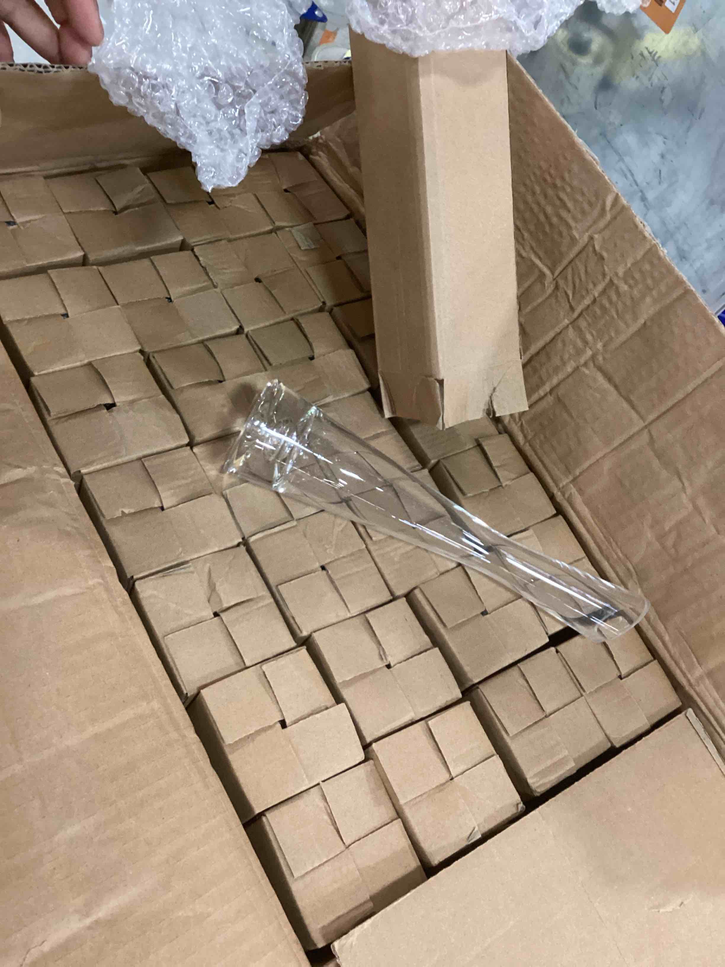 https://s3.amazonaws.com/lotting-images-prod/bidfta/BLU5705478_1715598282443.jpeg