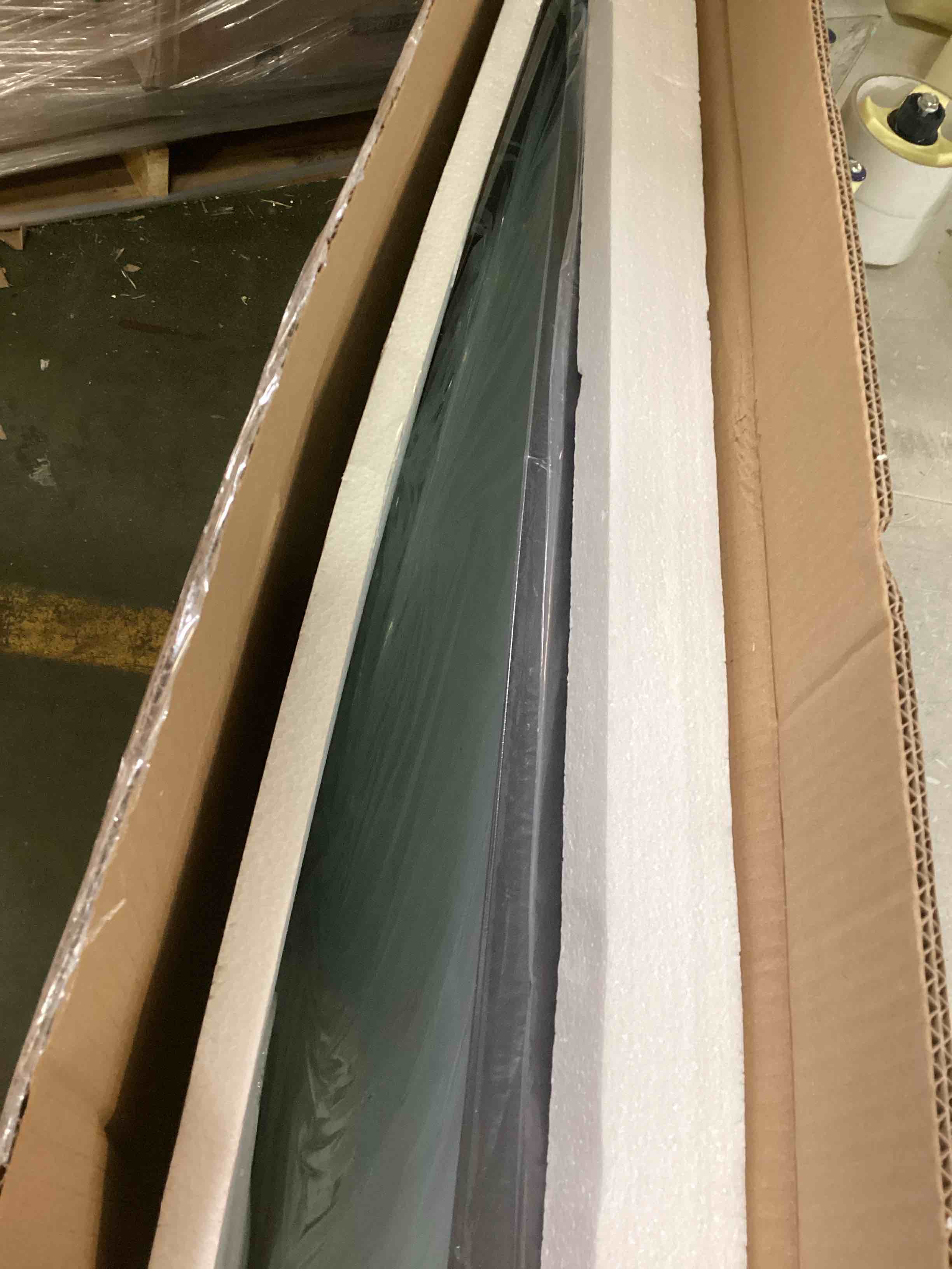 https://s3.amazonaws.com/lotting-images-prod/bidfta/BLU5705647_1715616513301.jpeg