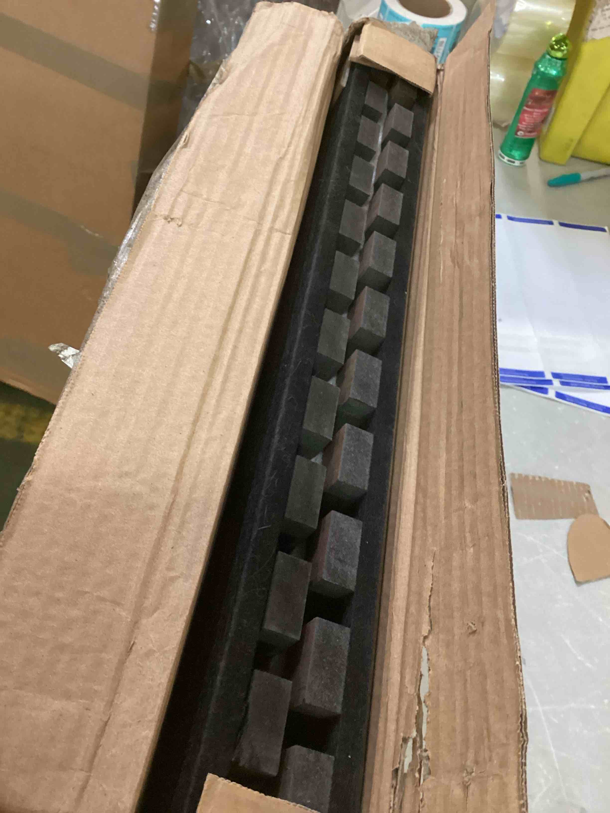 https://s3.amazonaws.com/lotting-images-prod/bidfta/BLU5705665_1715620861935.jpeg