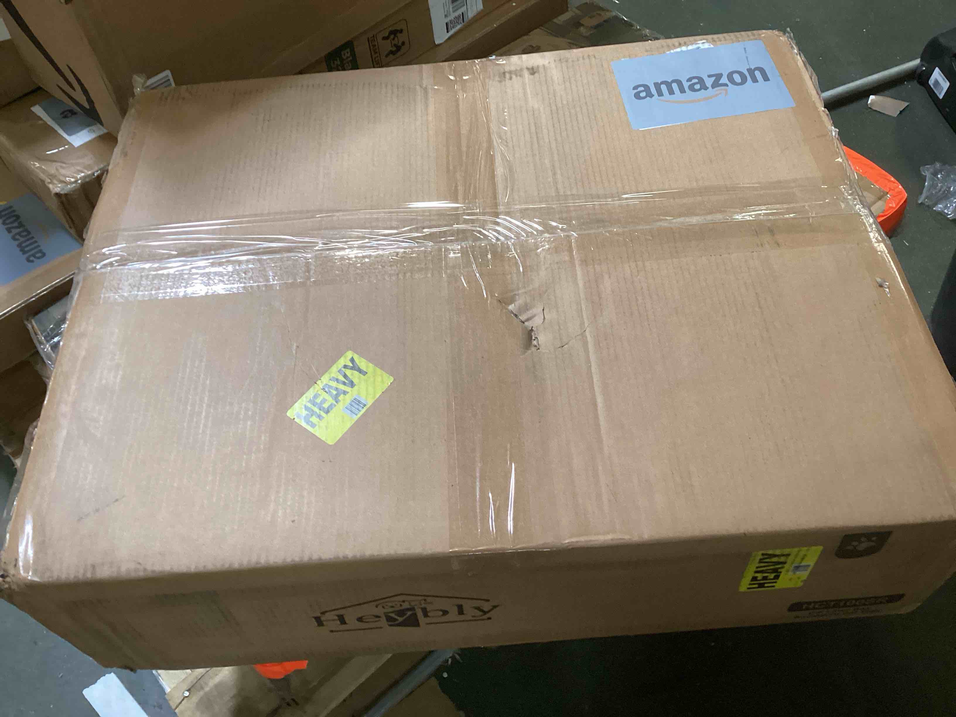 https://s3.amazonaws.com/lotting-images-prod/bidfta/BLU5705690_1715624471599.jpeg