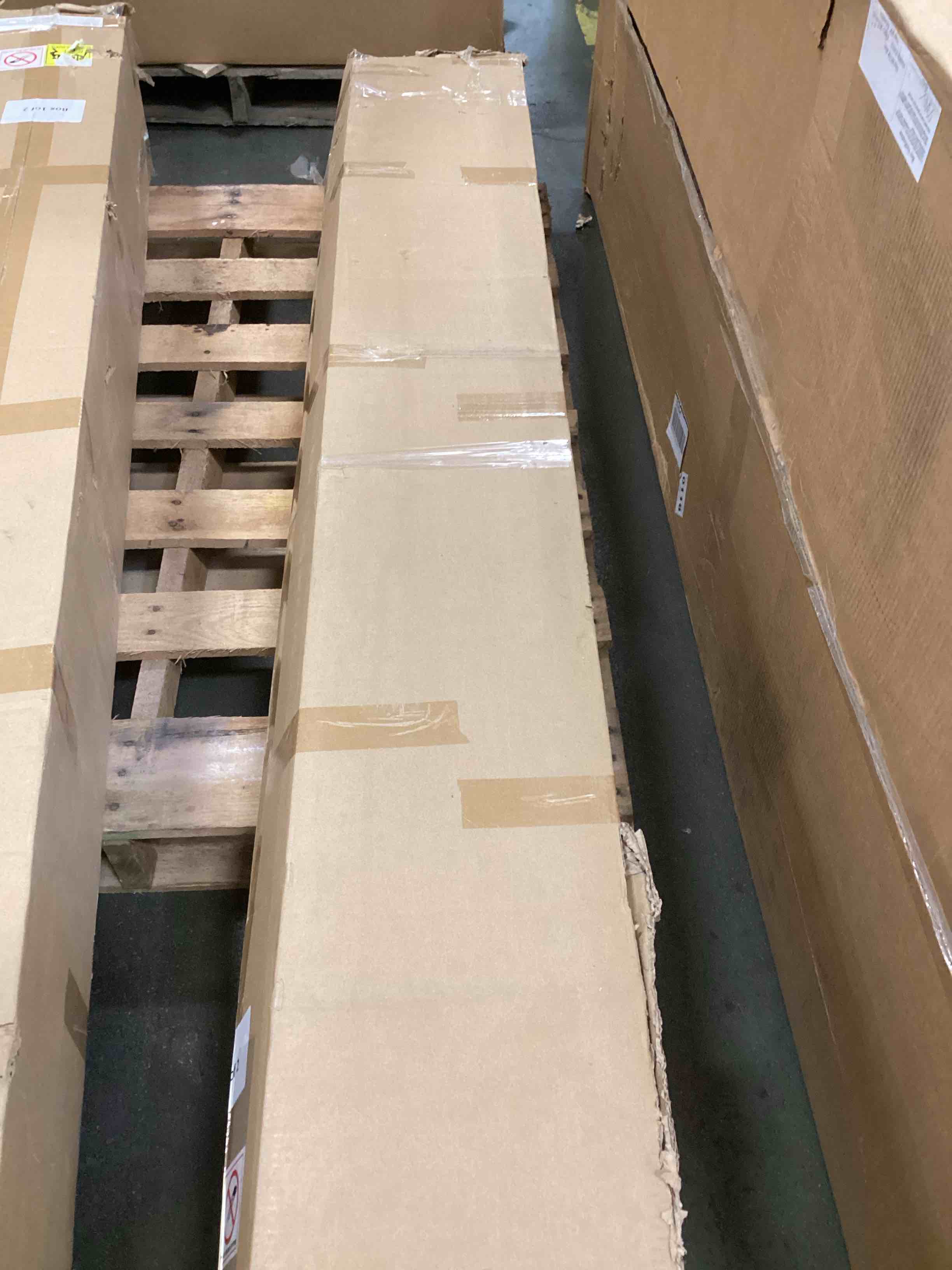 https://s3.amazonaws.com/lotting-images-prod/bidfta/BLU5706506_1714737890691.jpeg