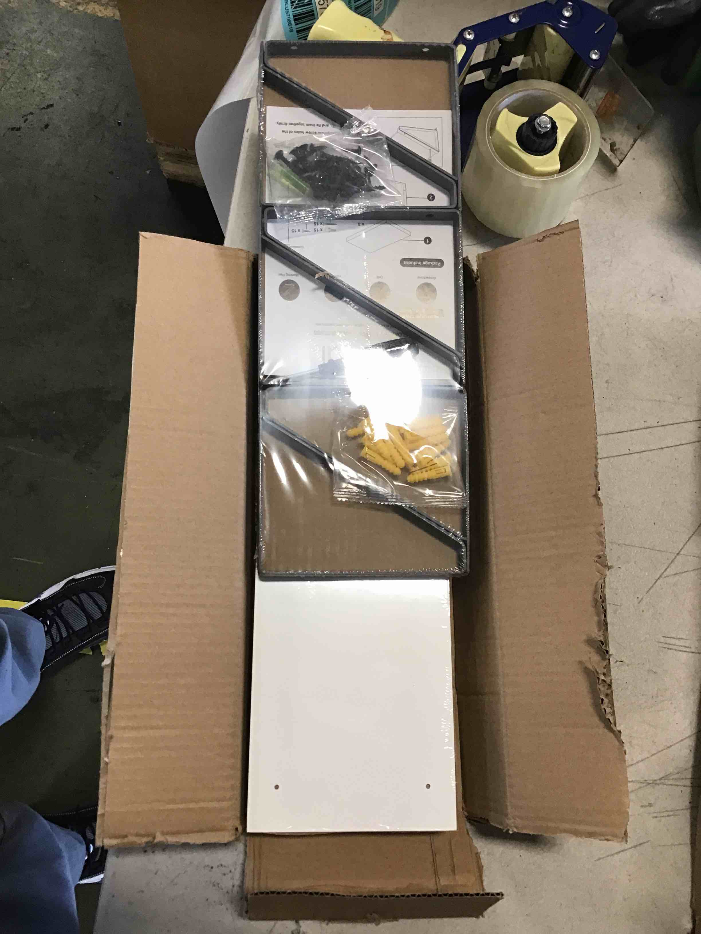 https://s3.amazonaws.com/lotting-images-prod/bidfta/BLU5708618_1715174580933.jpeg