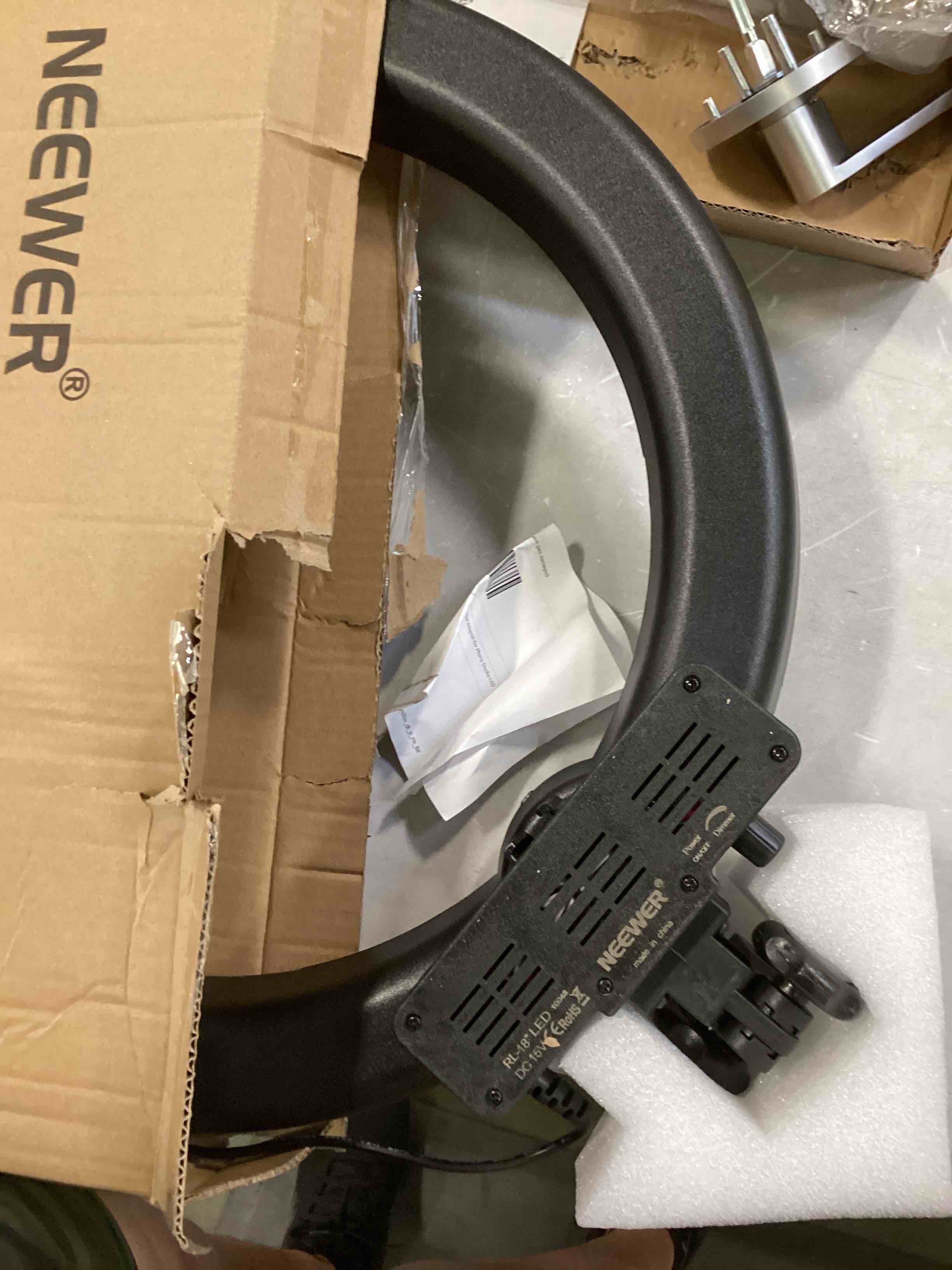 https://s3.amazonaws.com/lotting-images-prod/bidfta/BLU5709452_1714224483567.jpeg
