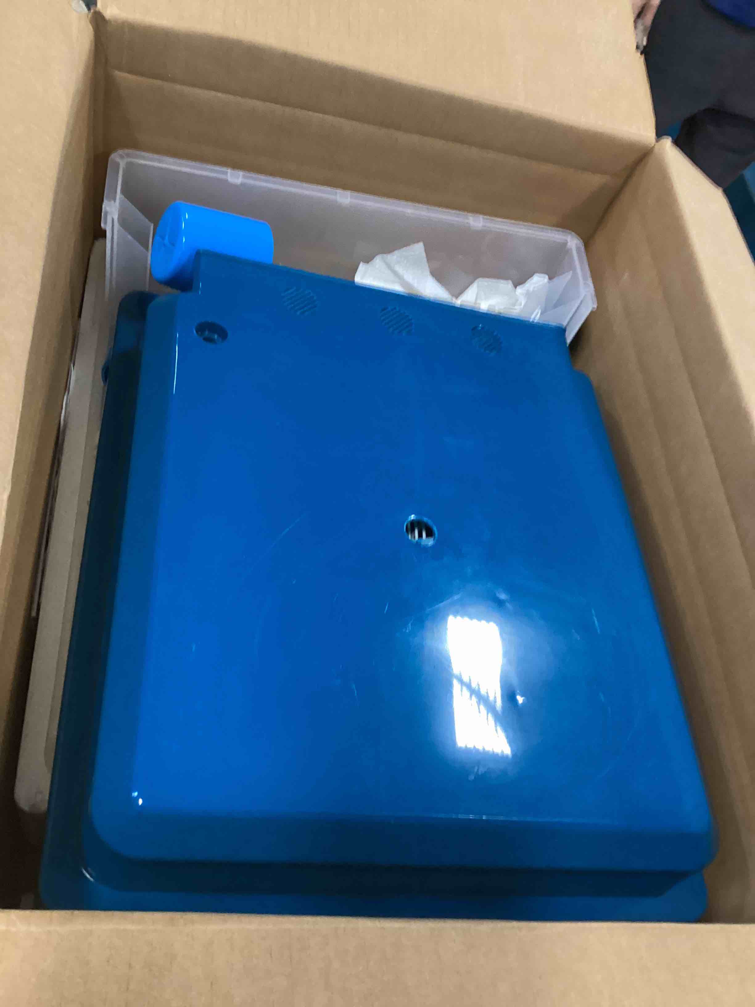 https://s3.amazonaws.com/lotting-images-prod/bidfta/BLU5709602_1714393743336.jpeg