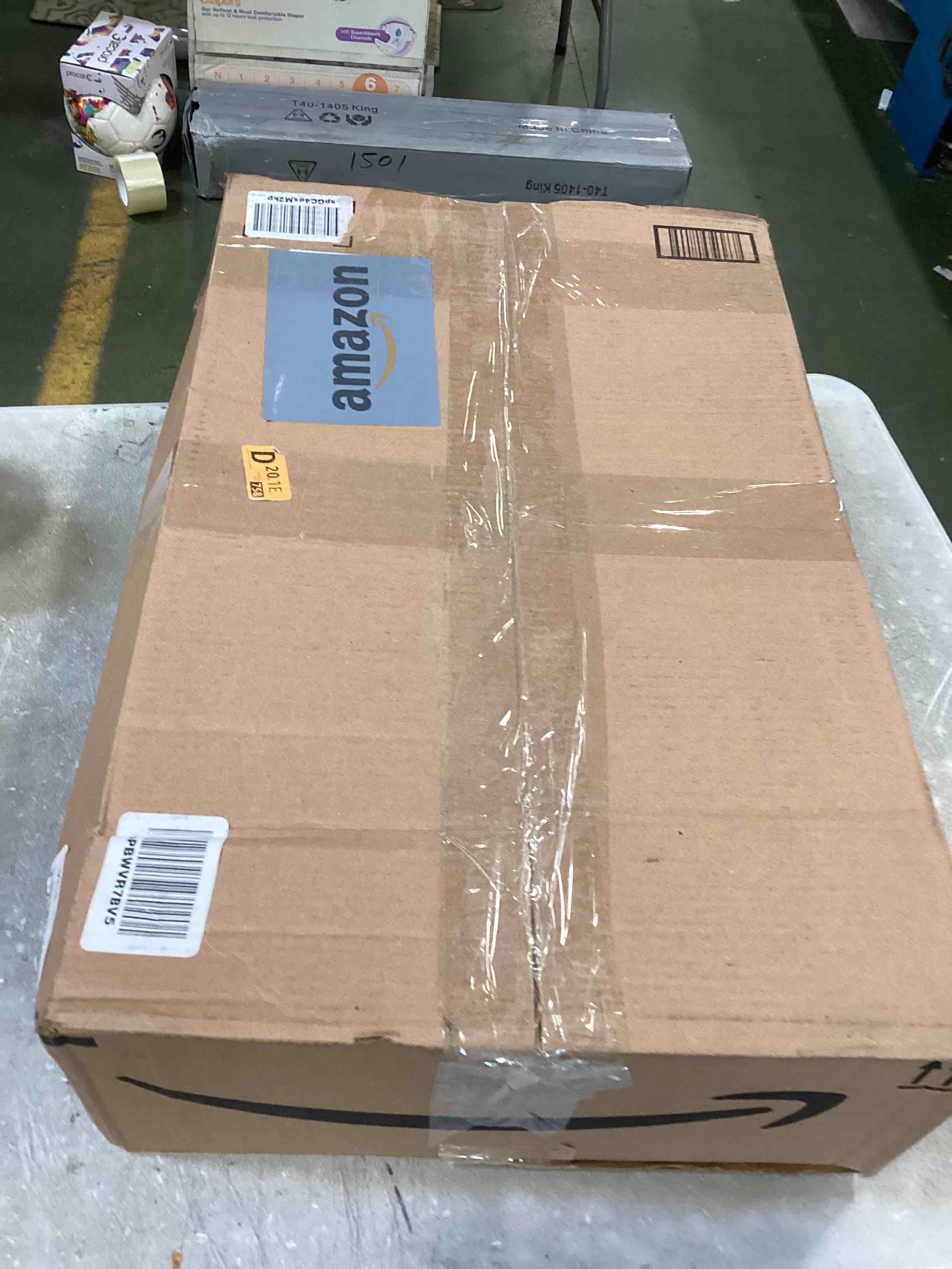 https://s3.amazonaws.com/lotting-images-prod/bidfta/BLU5709628_1714397011836.jpeg