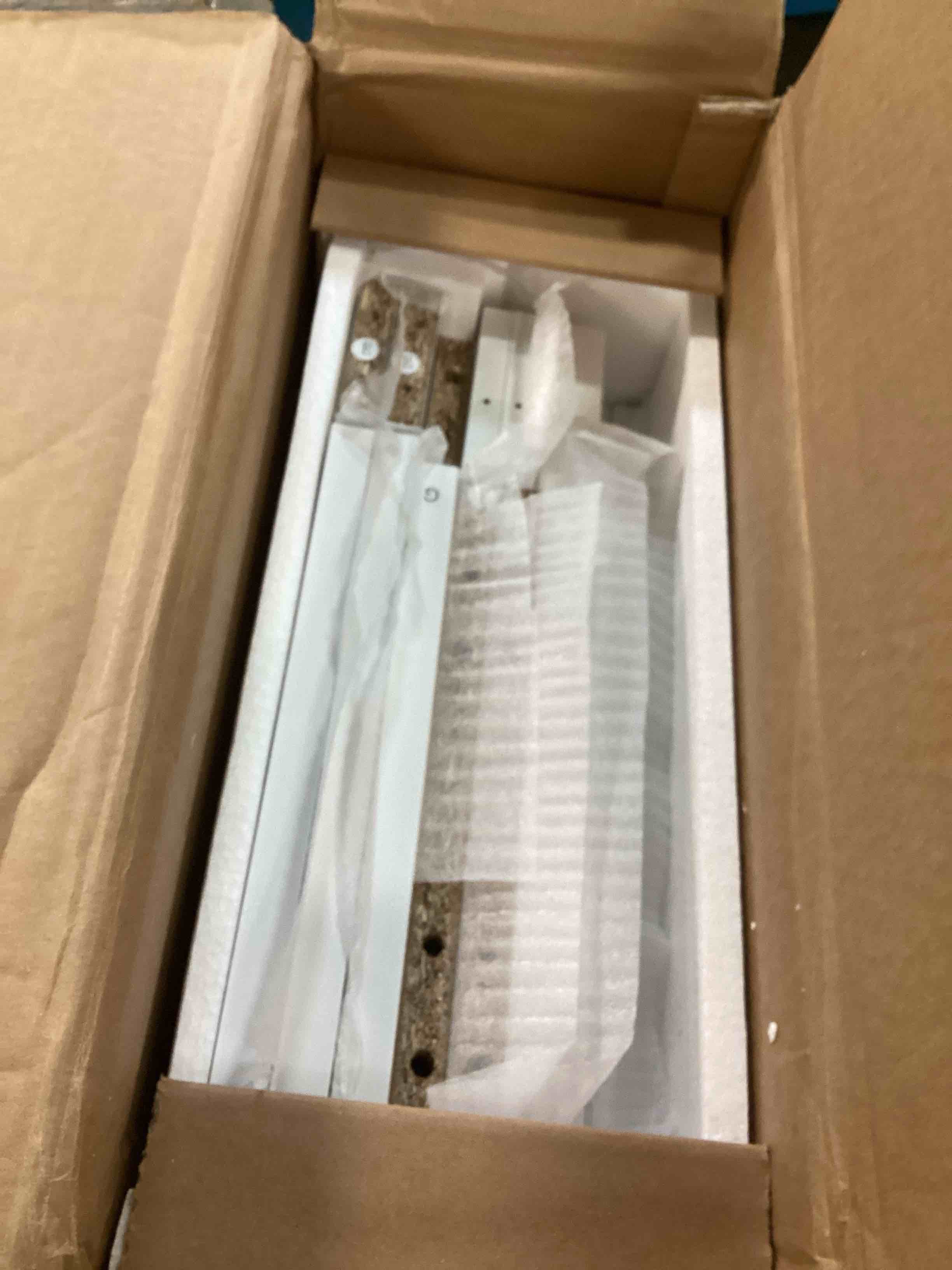 https://s3.amazonaws.com/lotting-images-prod/bidfta/BLU5709842_1714481771598.jpeg
