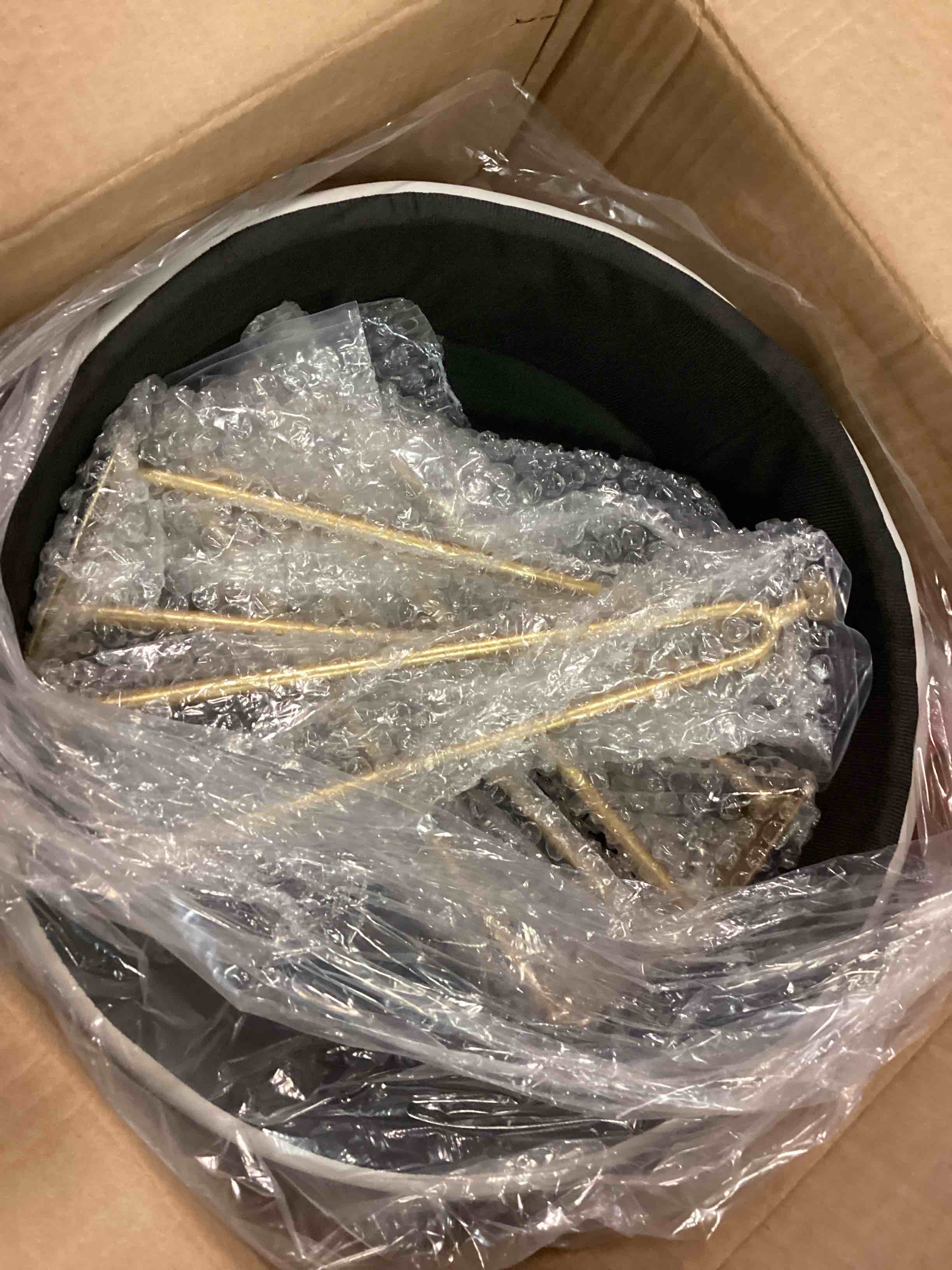 https://s3.amazonaws.com/lotting-images-prod/bidfta/BLU5711034_1714052455289.jpeg