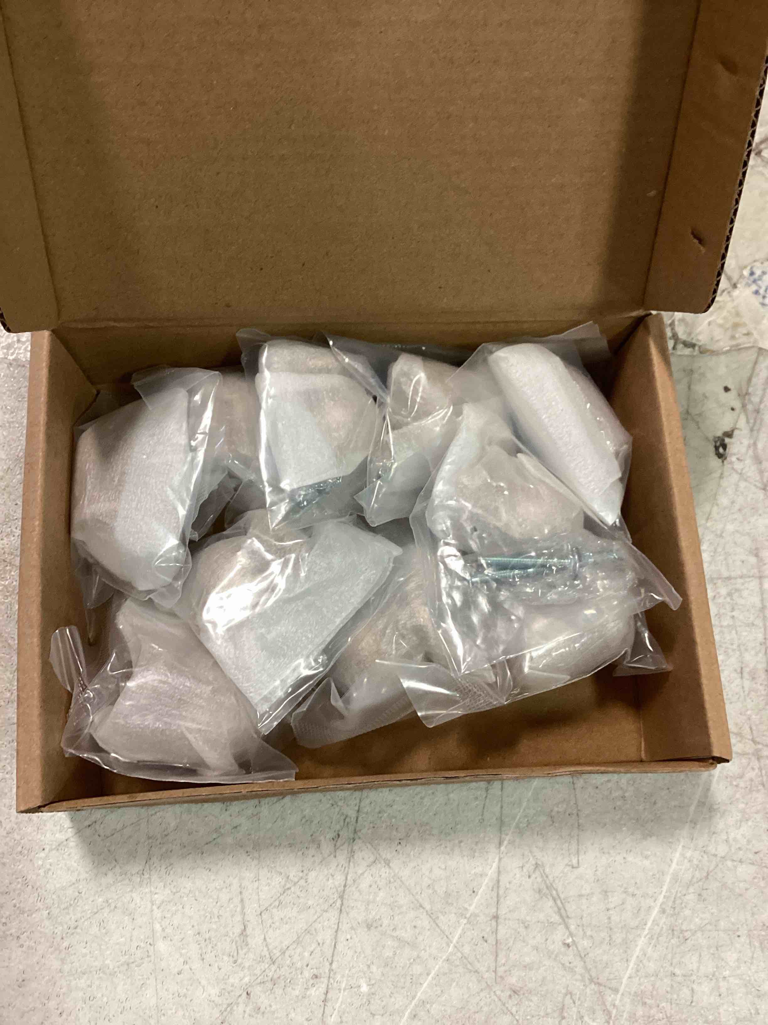 https://s3.amazonaws.com/lotting-images-prod/bidfta/BLU5711057_1714056547590.jpeg