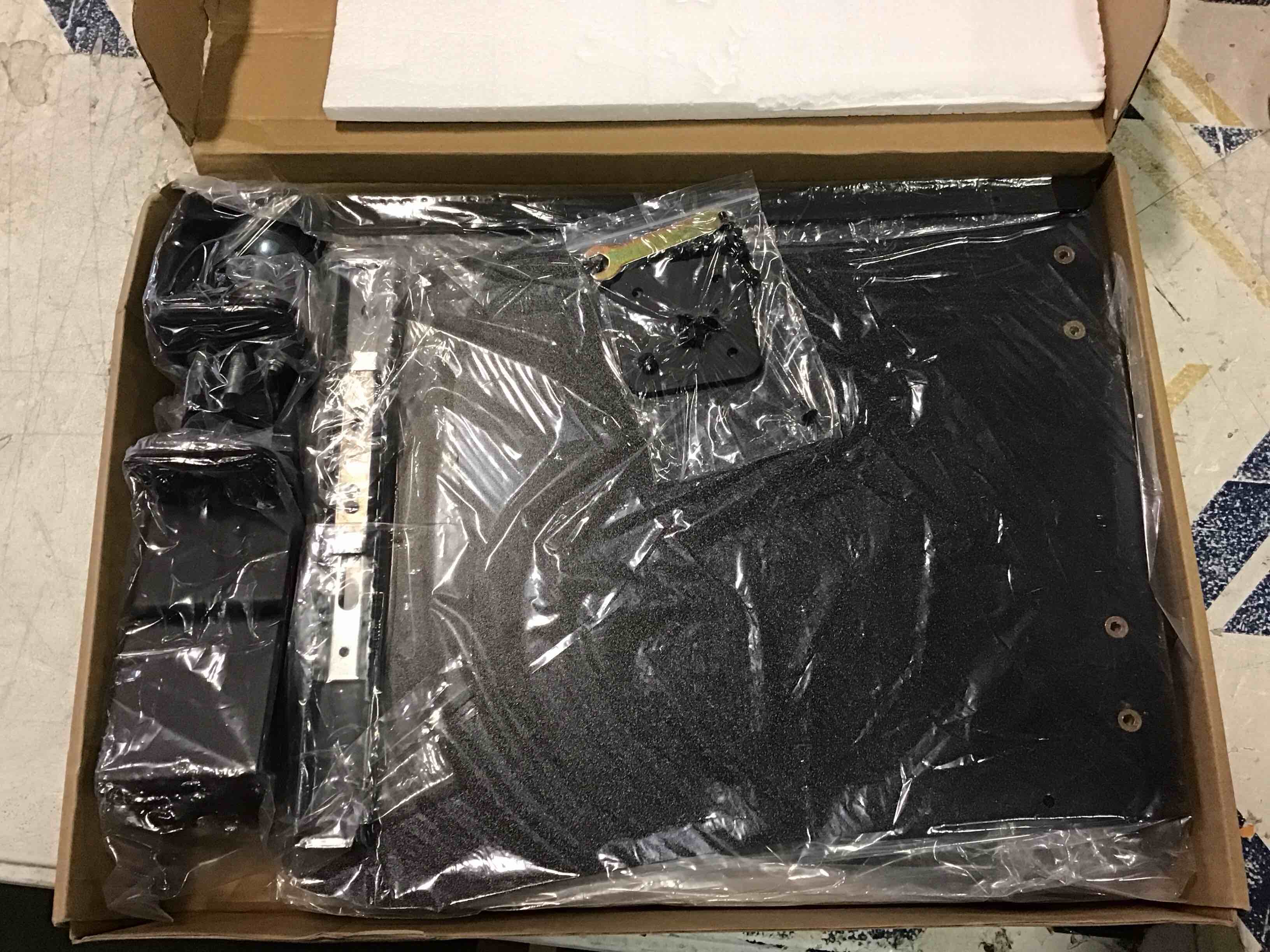 https://s3.amazonaws.com/lotting-images-prod/bidfta/BLU5711255_1714139686955.jpeg
