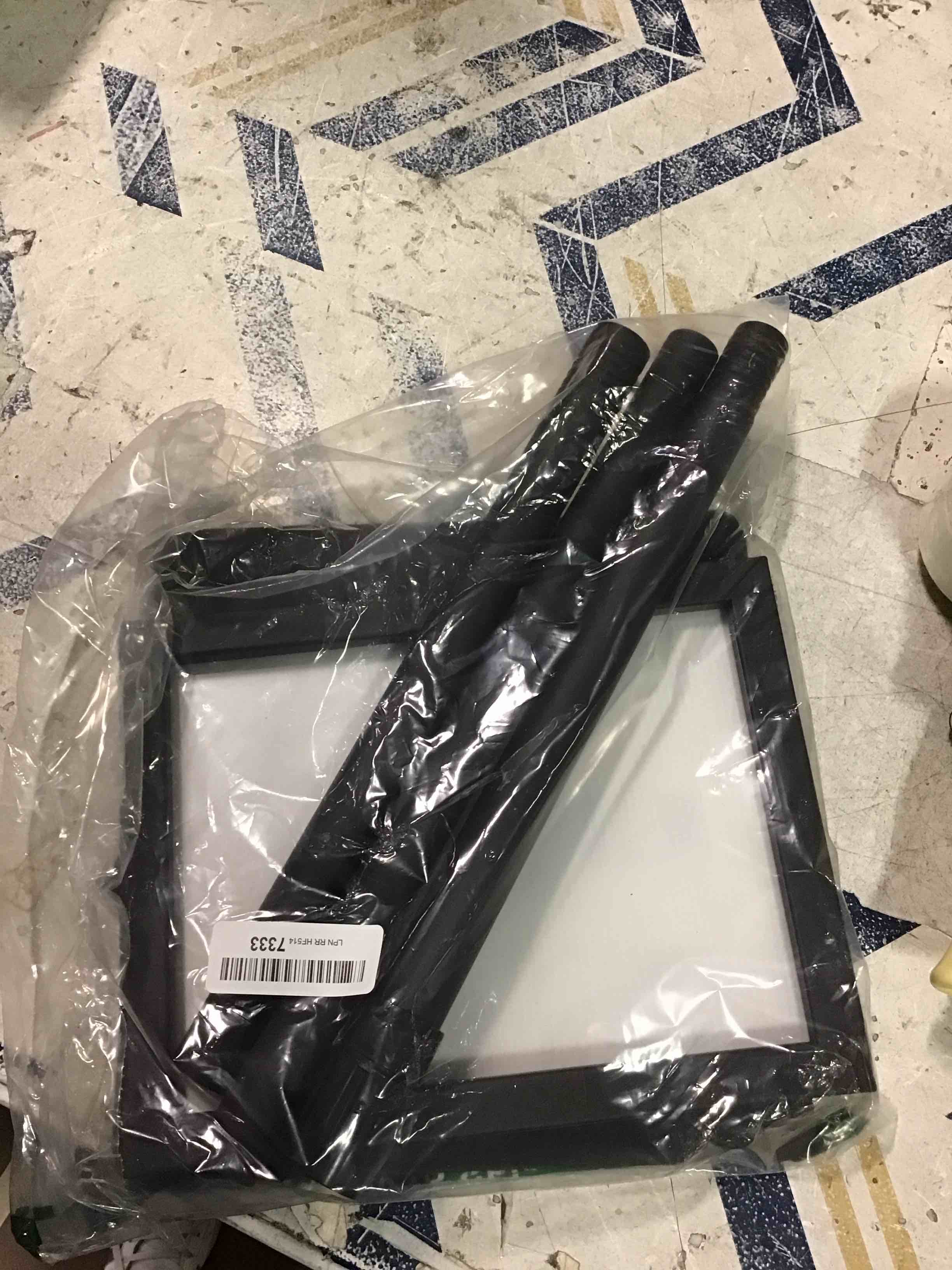 https://s3.amazonaws.com/lotting-images-prod/bidfta/BLU5711269_1714142722639.jpeg