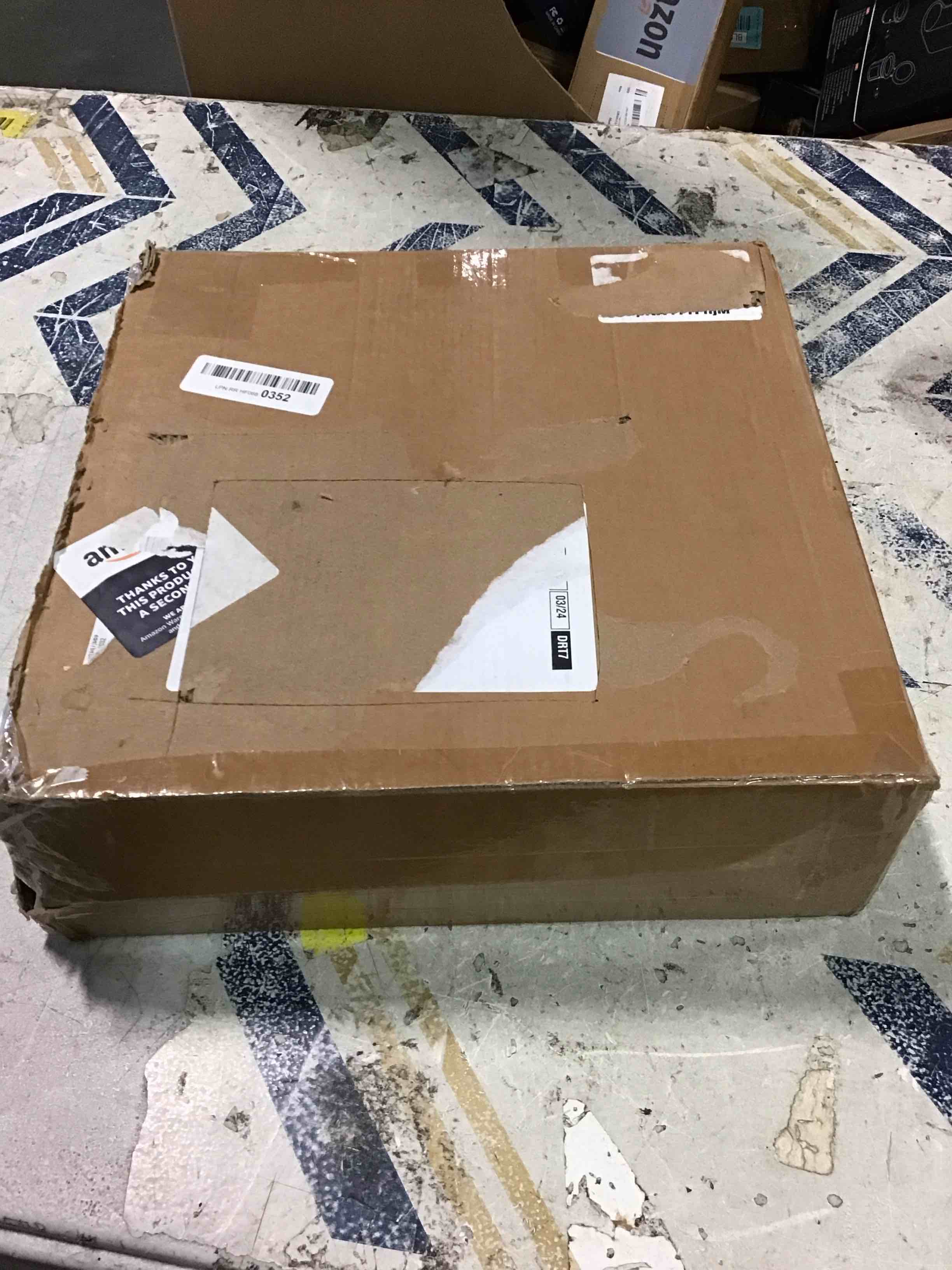 https://s3.amazonaws.com/lotting-images-prod/bidfta/BLU5711290_1714144666914.jpeg
