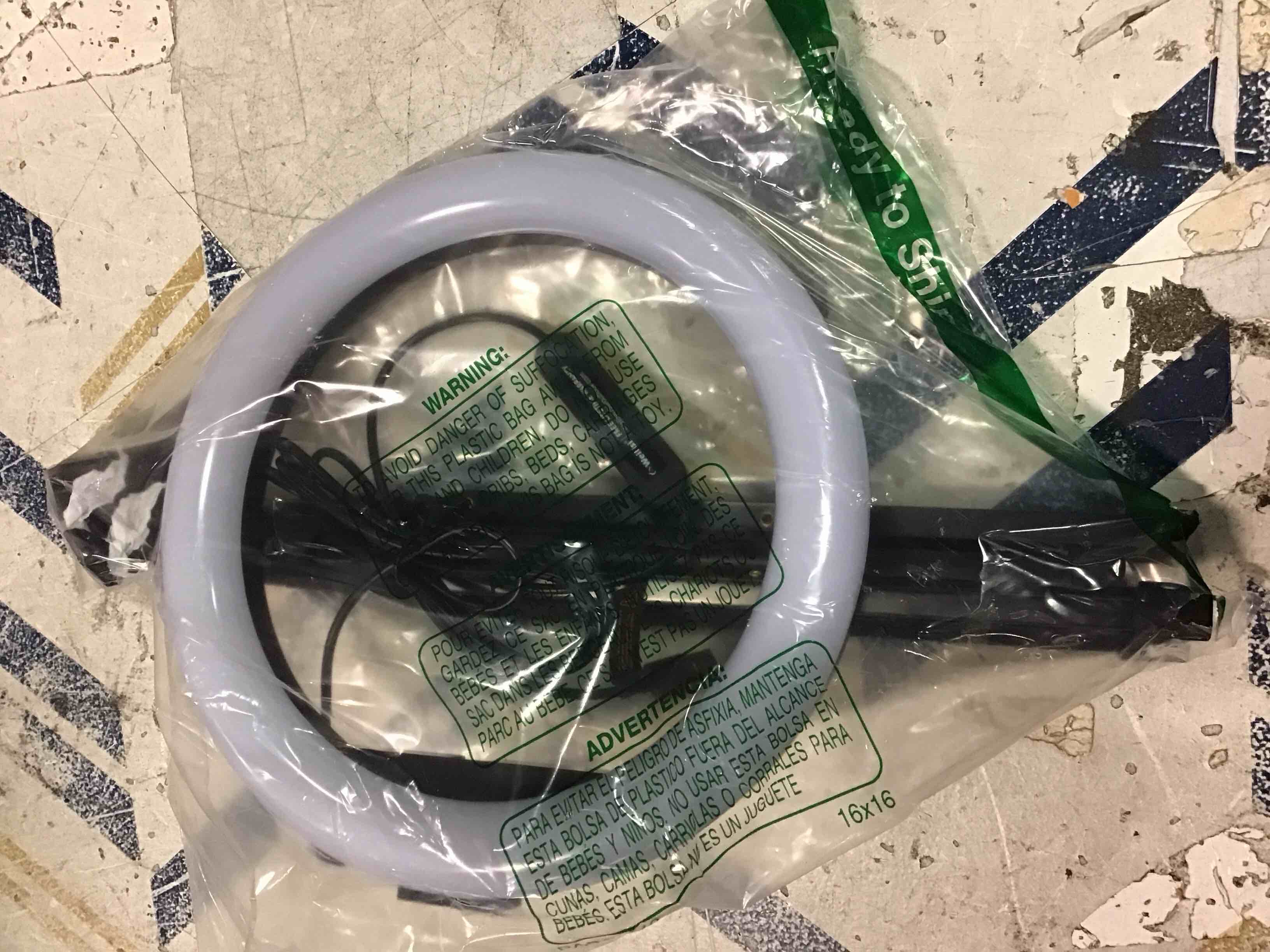 https://s3.amazonaws.com/lotting-images-prod/bidfta/BLU5711308_1714146081625.jpeg