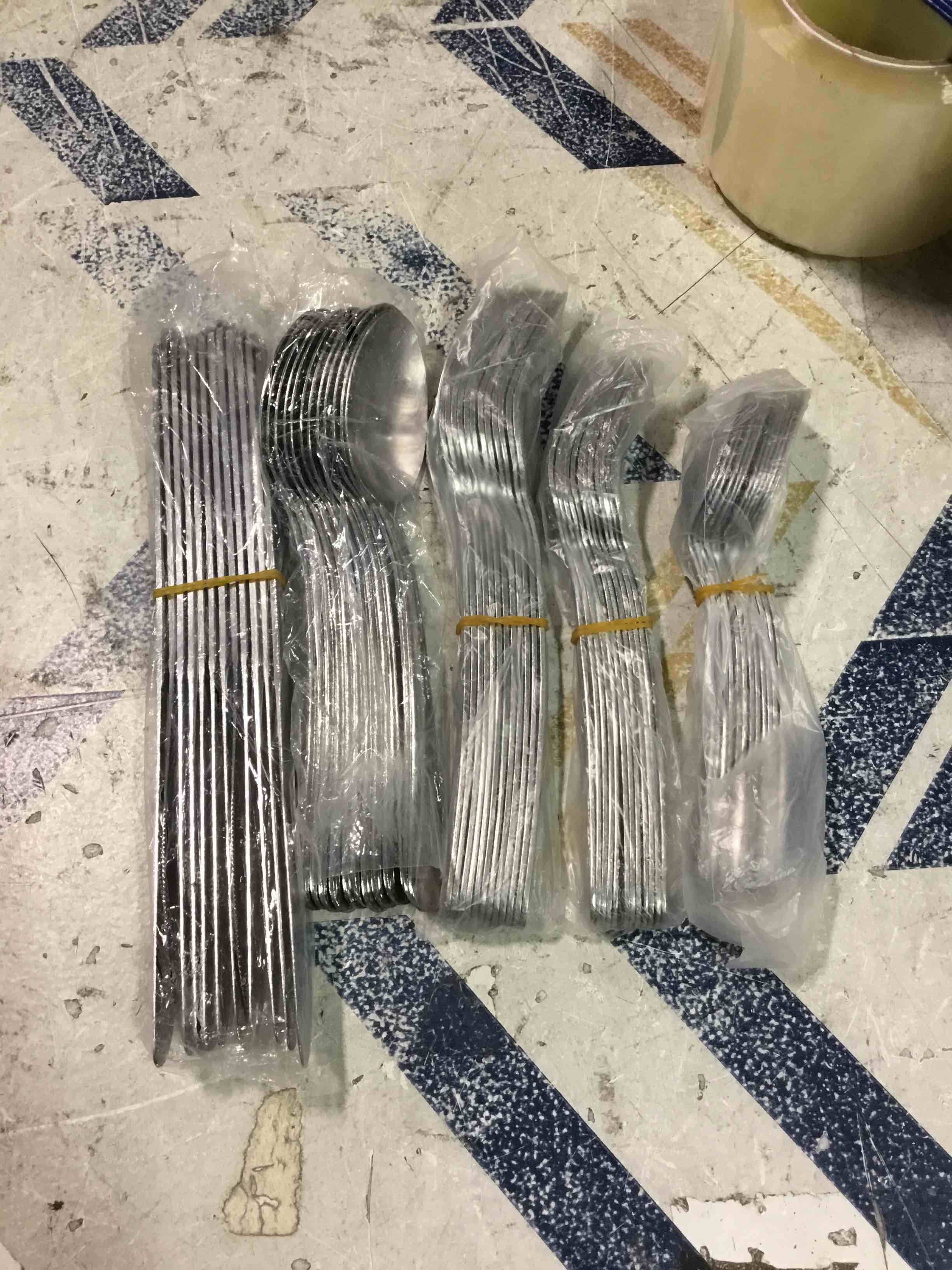 https://s3.amazonaws.com/lotting-images-prod/bidfta/BLU5711368_1714156185505.jpeg