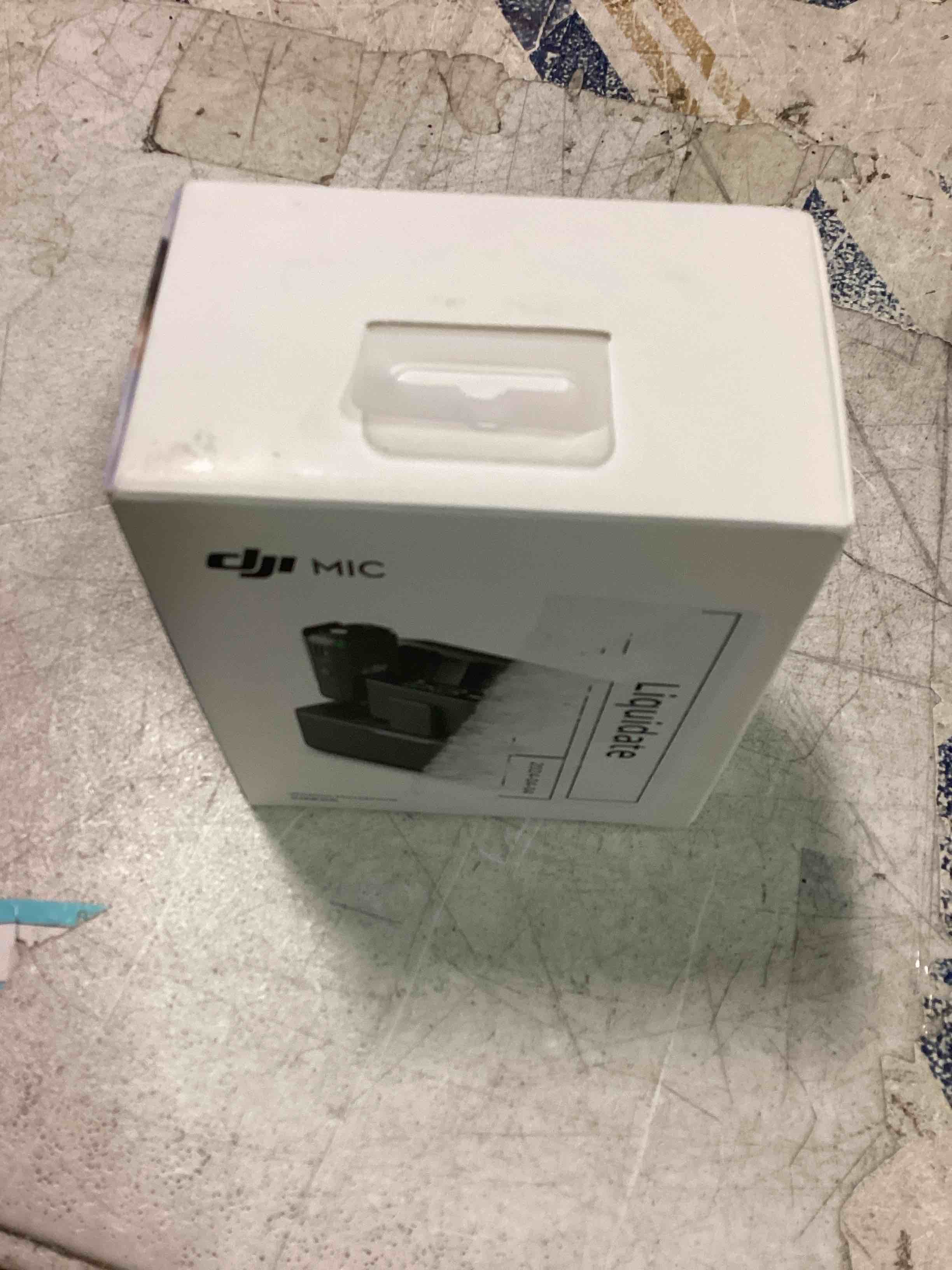 https://s3.amazonaws.com/lotting-images-prod/bidfta/BLU5711503_1714402233882.jpeg