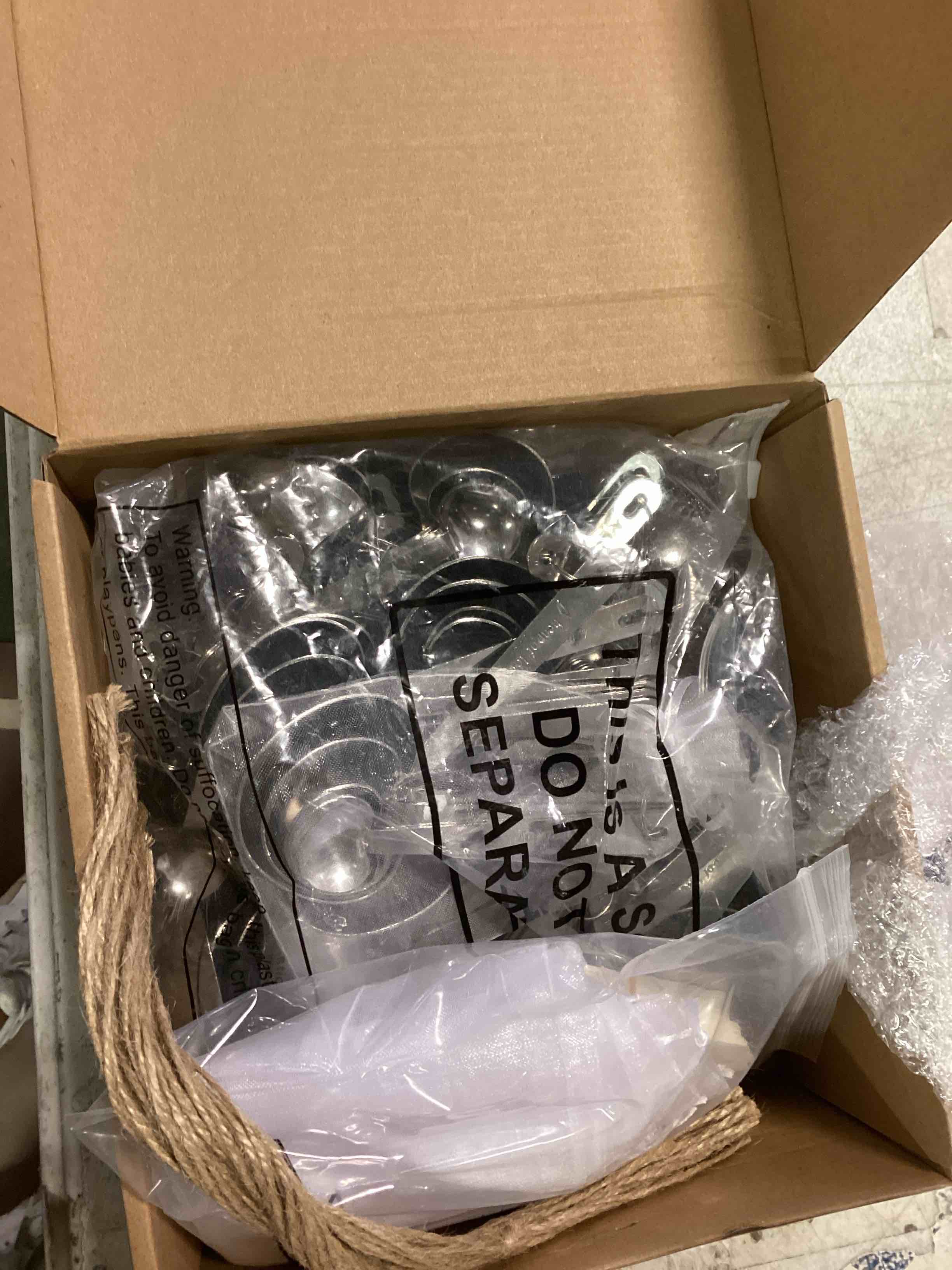 https://s3.amazonaws.com/lotting-images-prod/bidfta/BLU5711588_1714417428363.jpeg