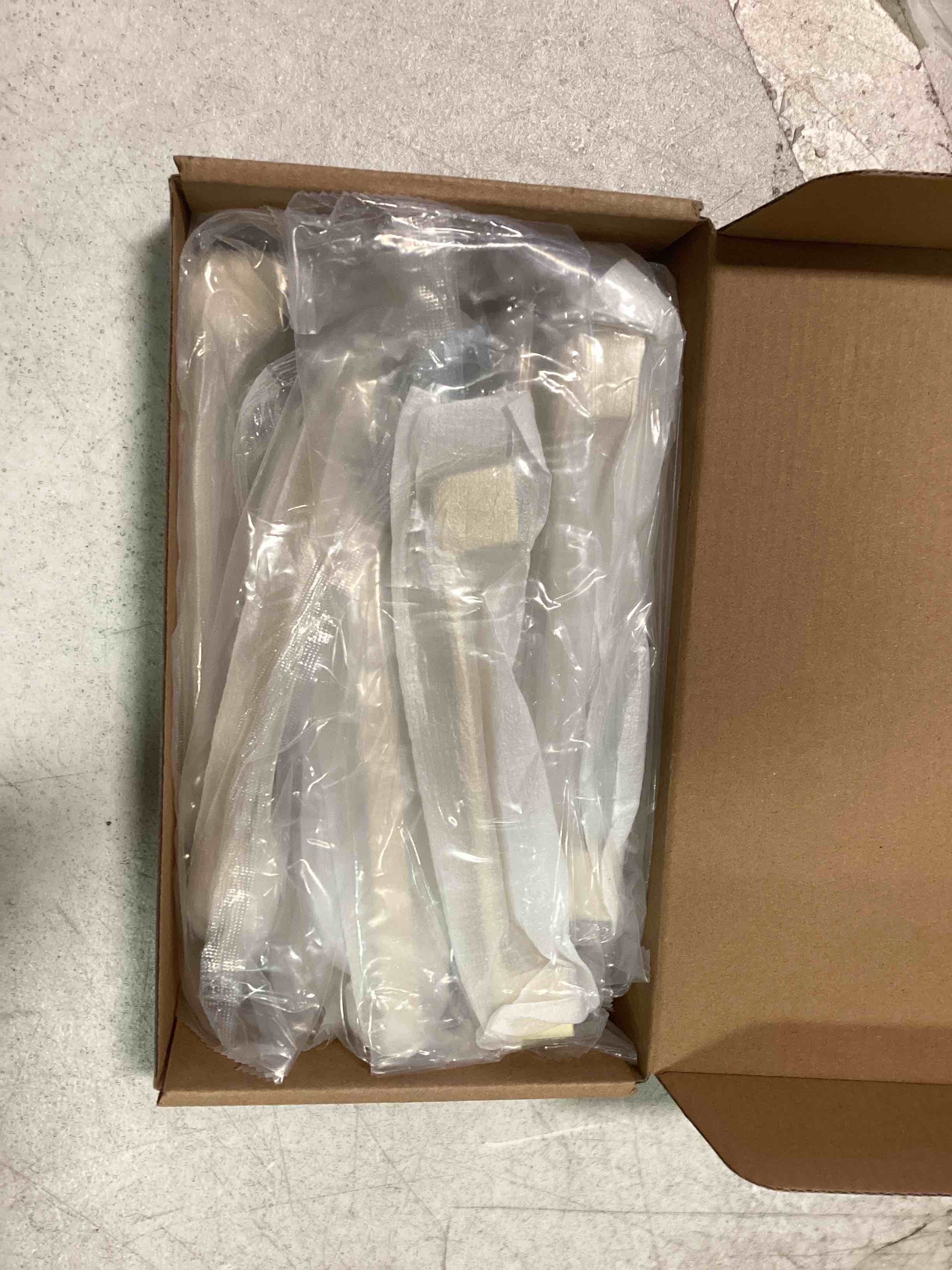 https://s3.amazonaws.com/lotting-images-prod/bidfta/BLU5711631_1714421329632.jpeg