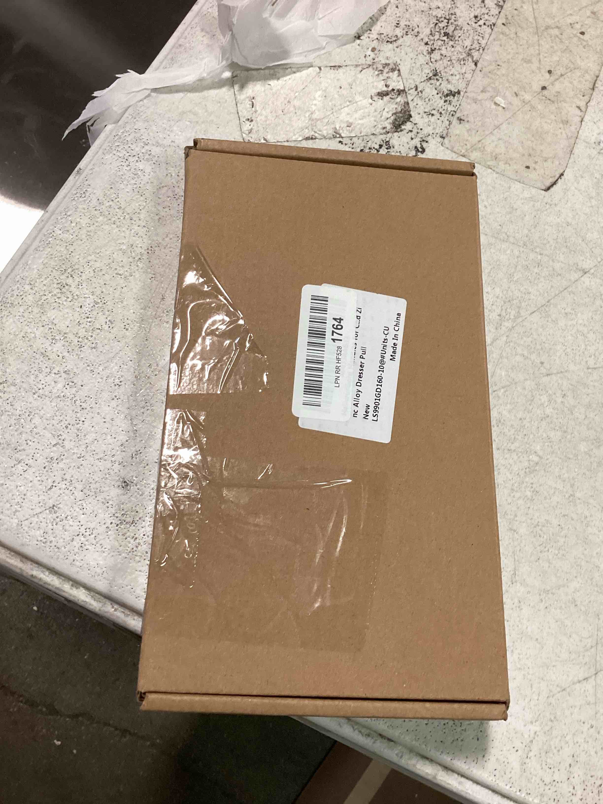 https://s3.amazonaws.com/lotting-images-prod/bidfta/BLU5711631_1714421361341.jpeg
