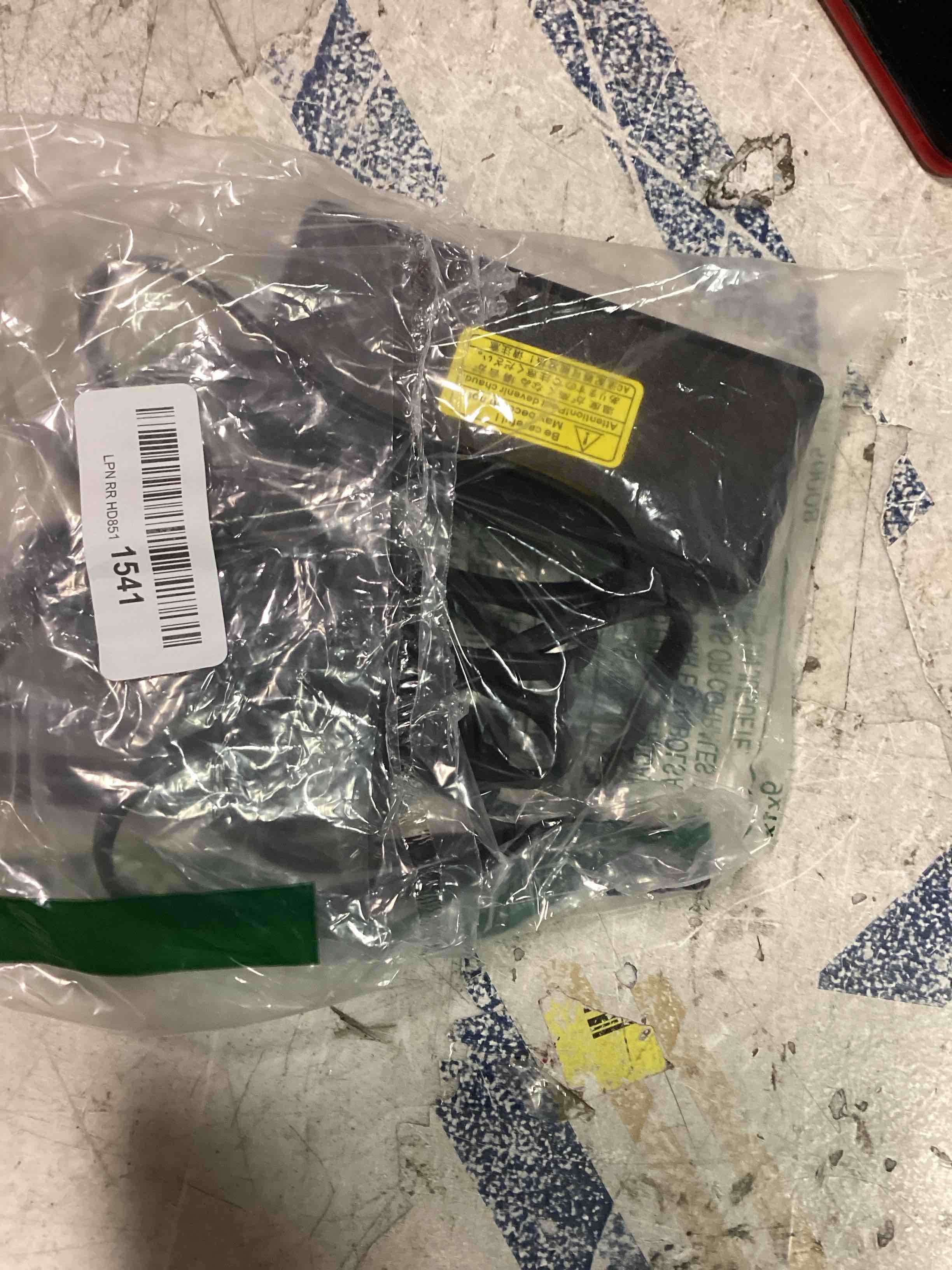 https://s3.amazonaws.com/lotting-images-prod/bidfta/BLU5711637_1714421656468.jpeg
