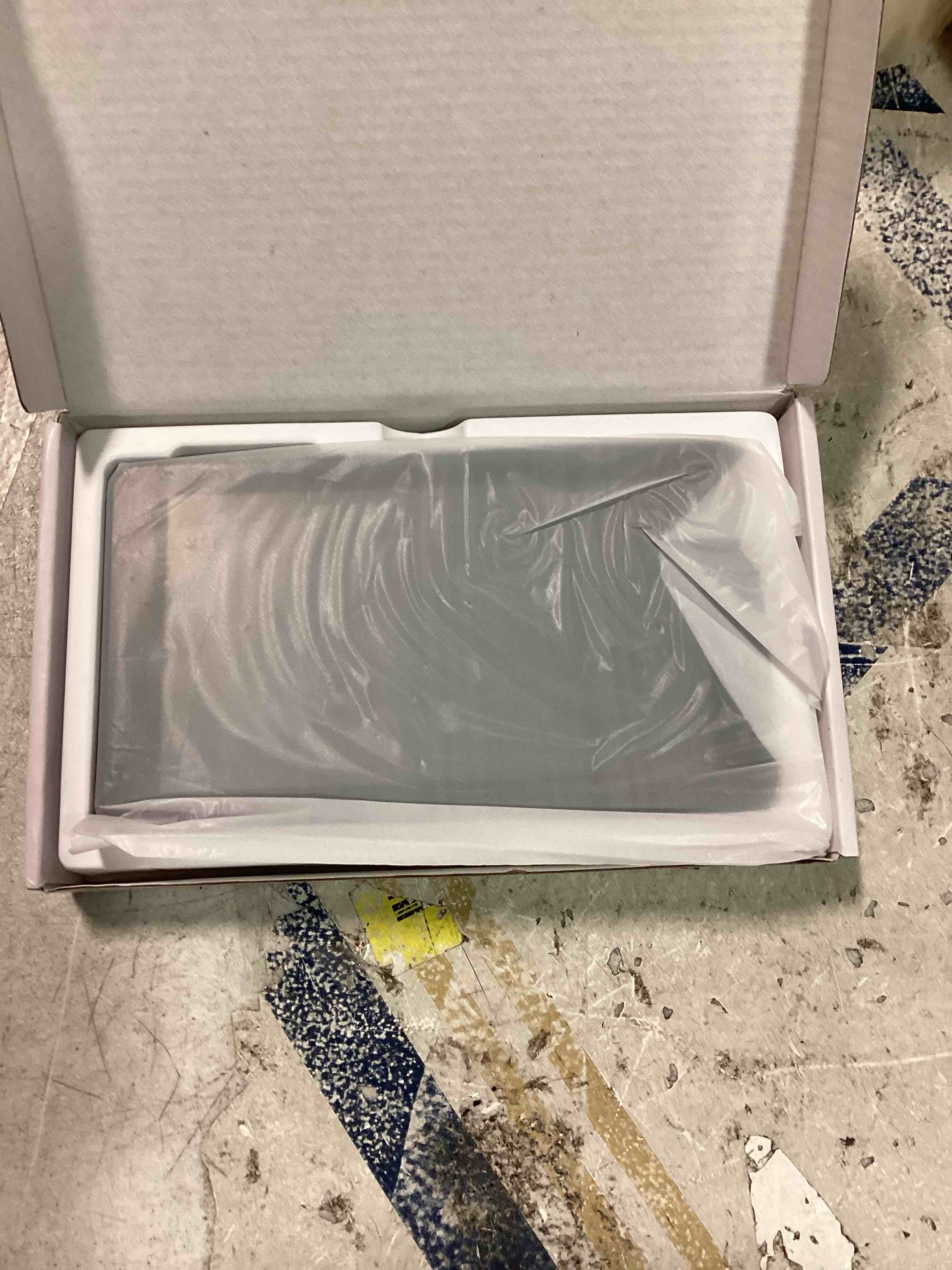 https://s3.amazonaws.com/lotting-images-prod/bidfta/BLU5711776_1714492257887.jpeg