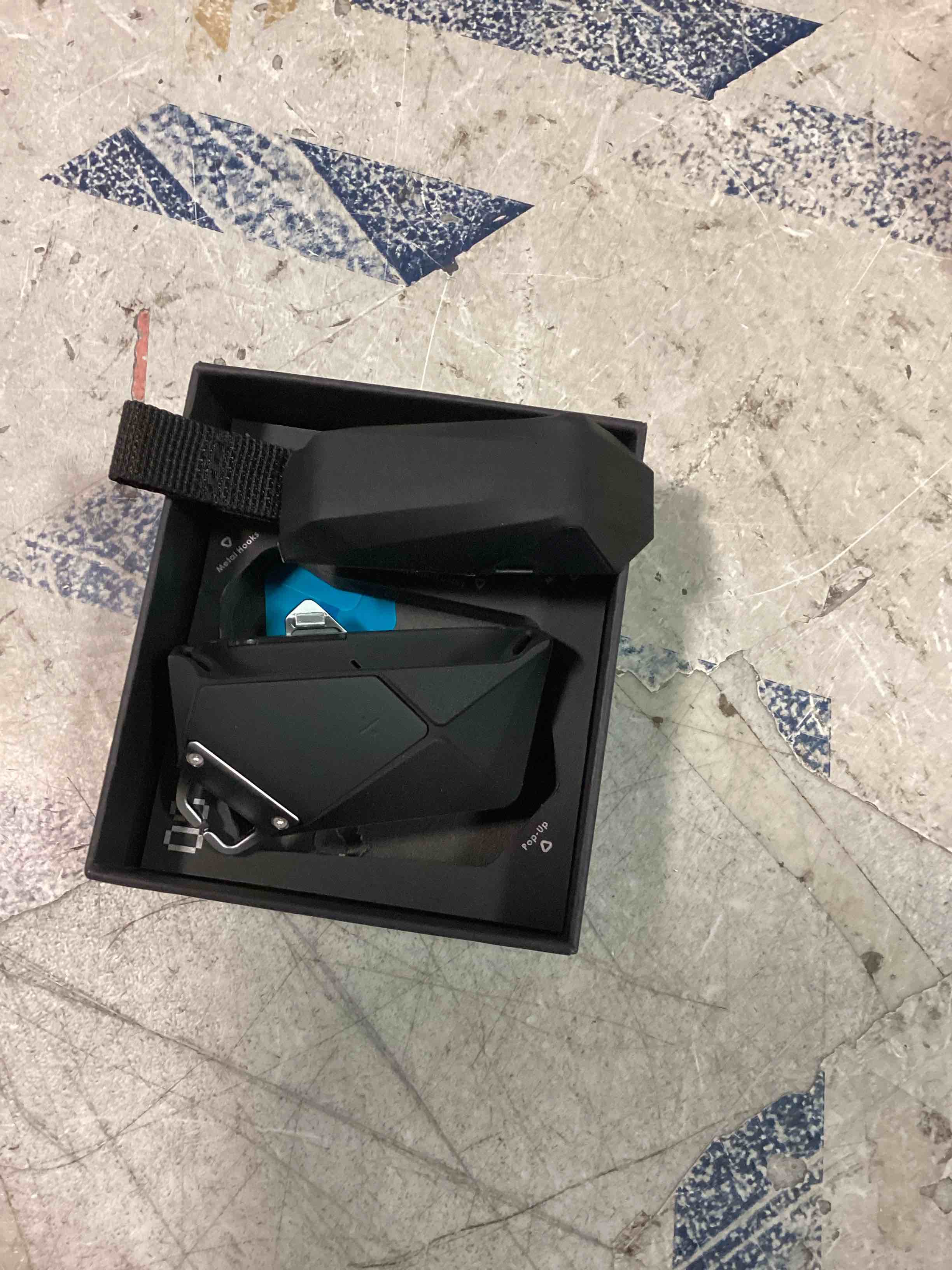 https://s3.amazonaws.com/lotting-images-prod/bidfta/BLU5711786_1714495534173.jpeg