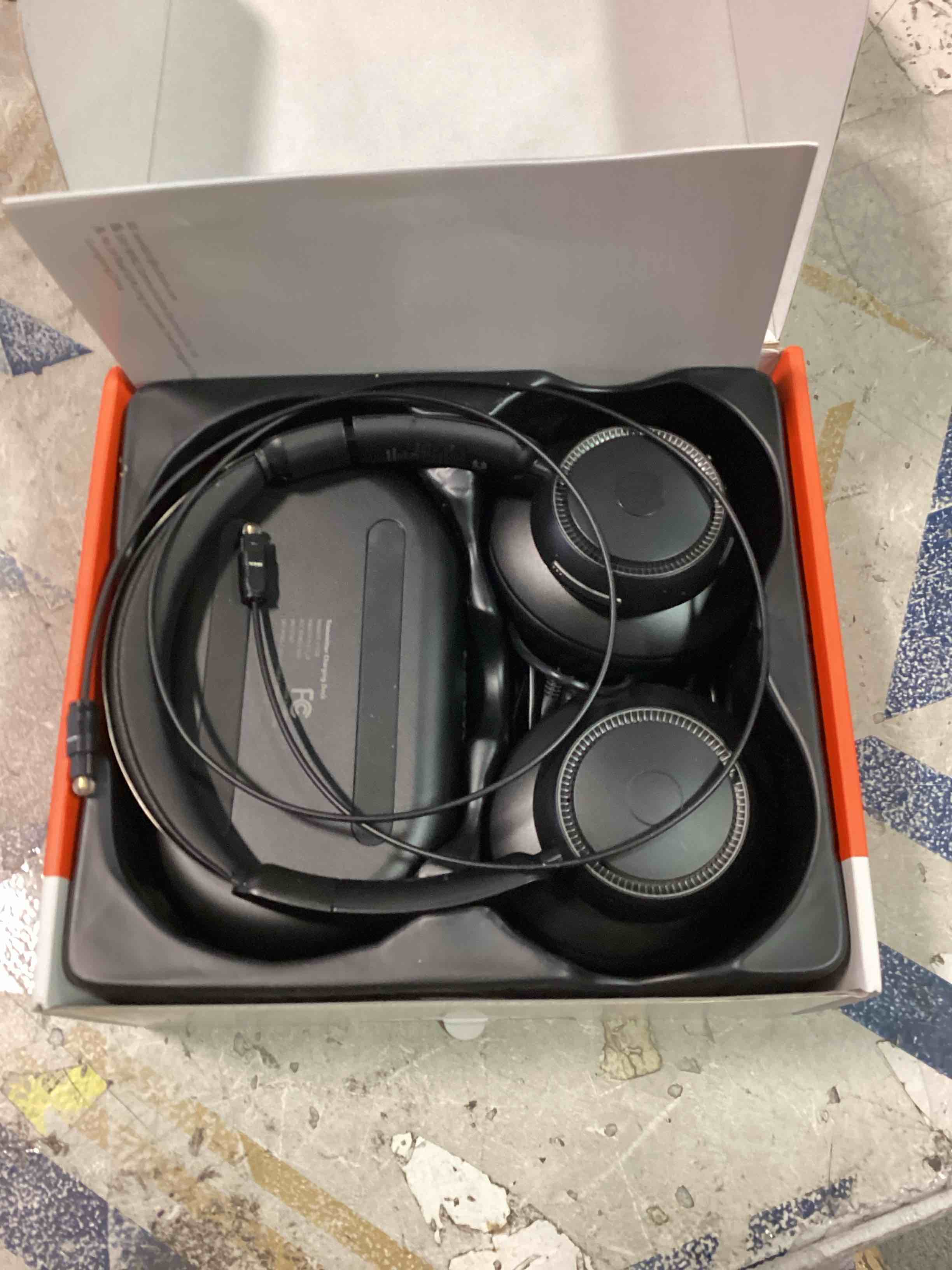 https://s3.amazonaws.com/lotting-images-prod/bidfta/BLU5711951_1714568161982.jpeg