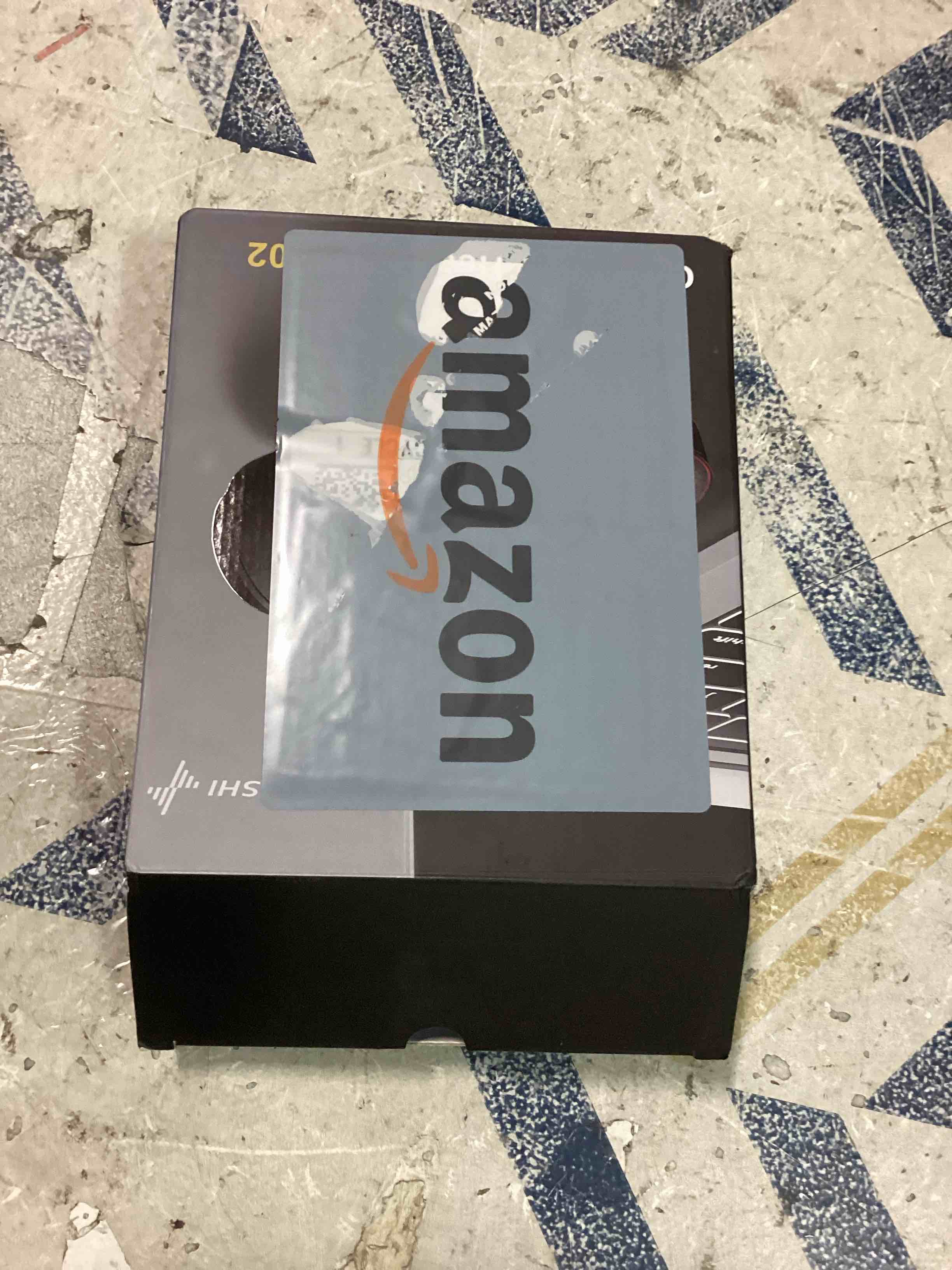 https://s3.amazonaws.com/lotting-images-prod/bidfta/BLU5712105_1714588756392.jpeg