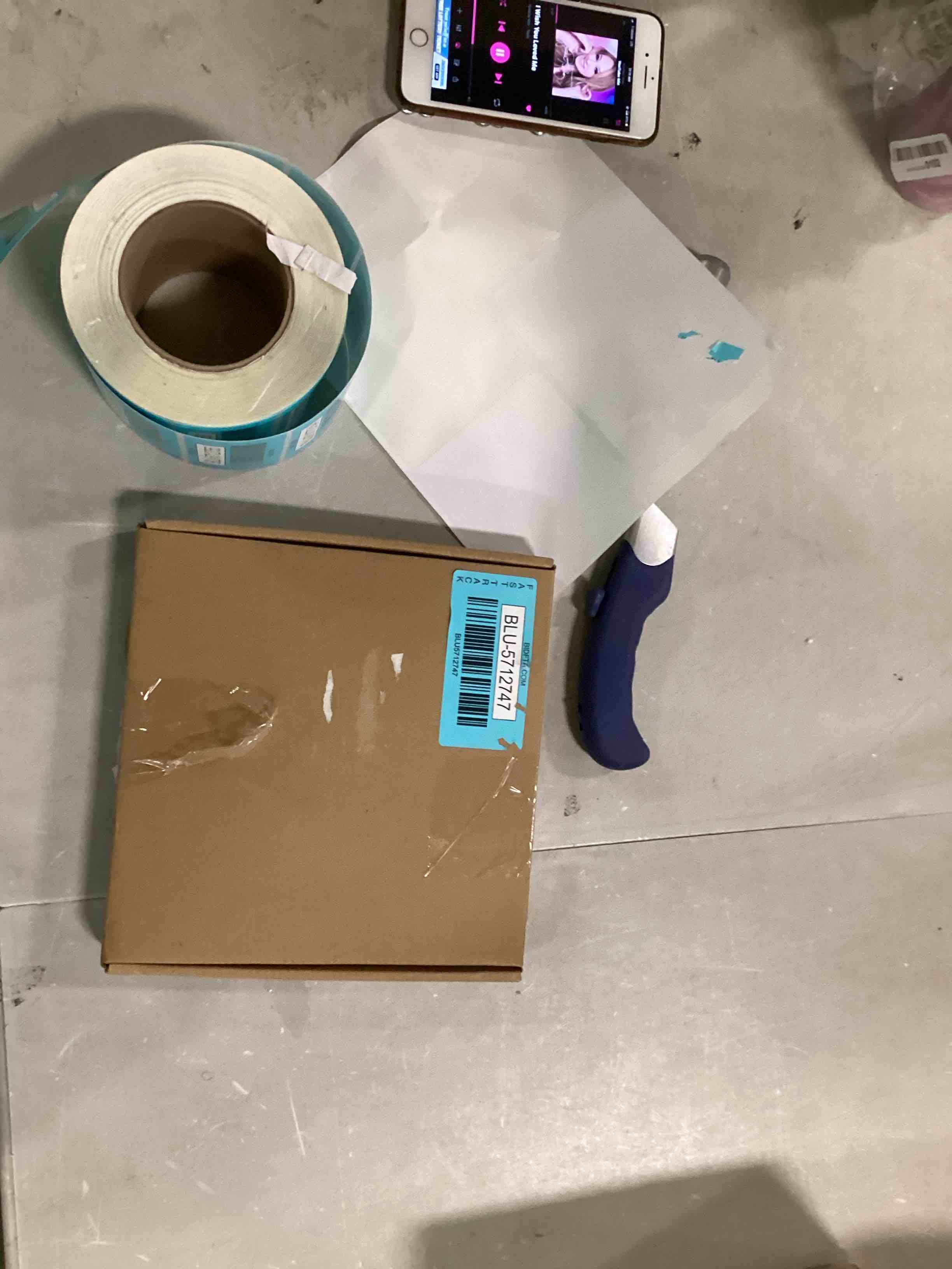 https://s3.amazonaws.com/lotting-images-prod/bidfta/BLU5712747_1714057881345.jpeg