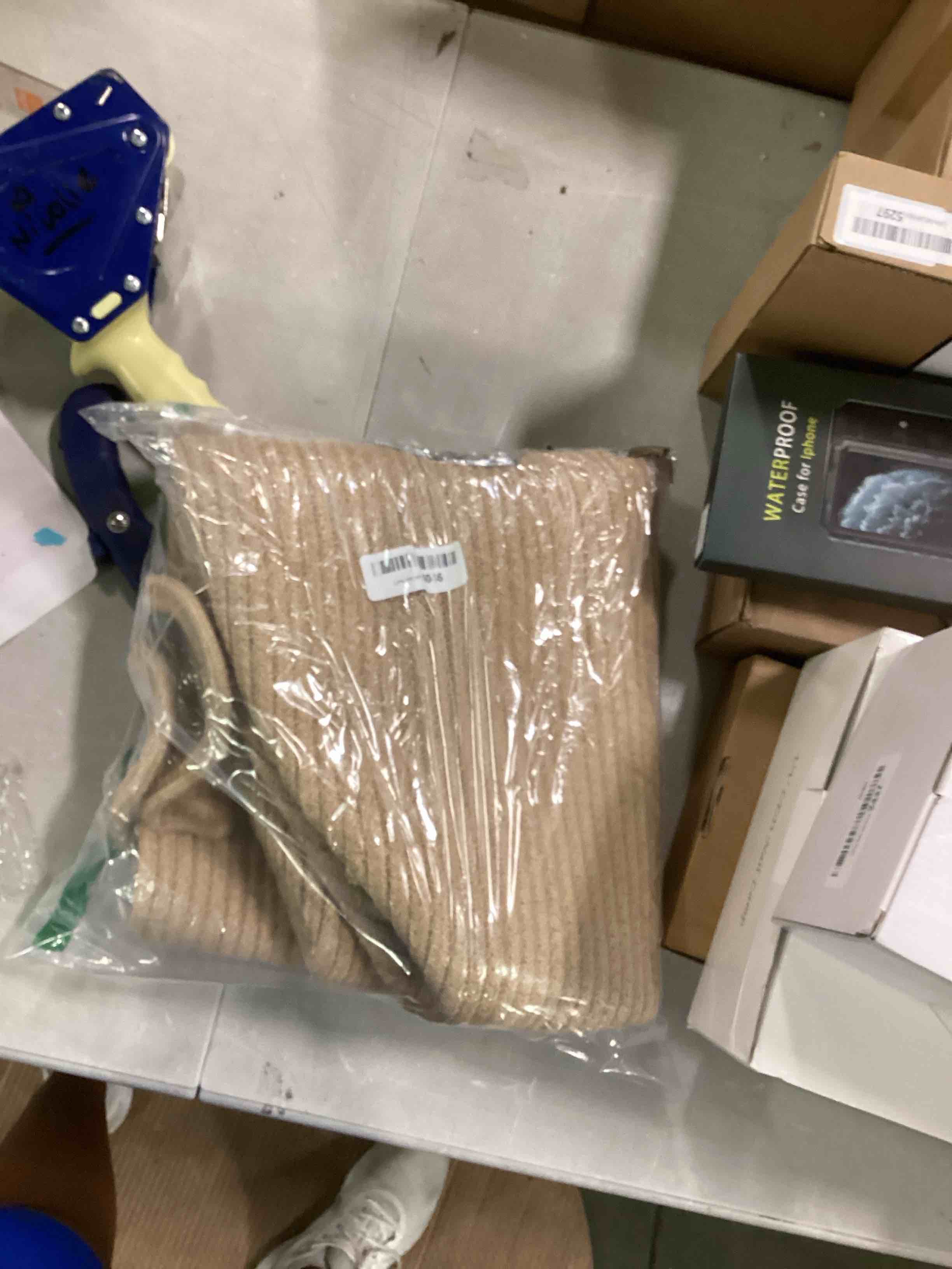 https://s3.amazonaws.com/lotting-images-prod/bidfta/BLU5712793_1714064774527.jpeg