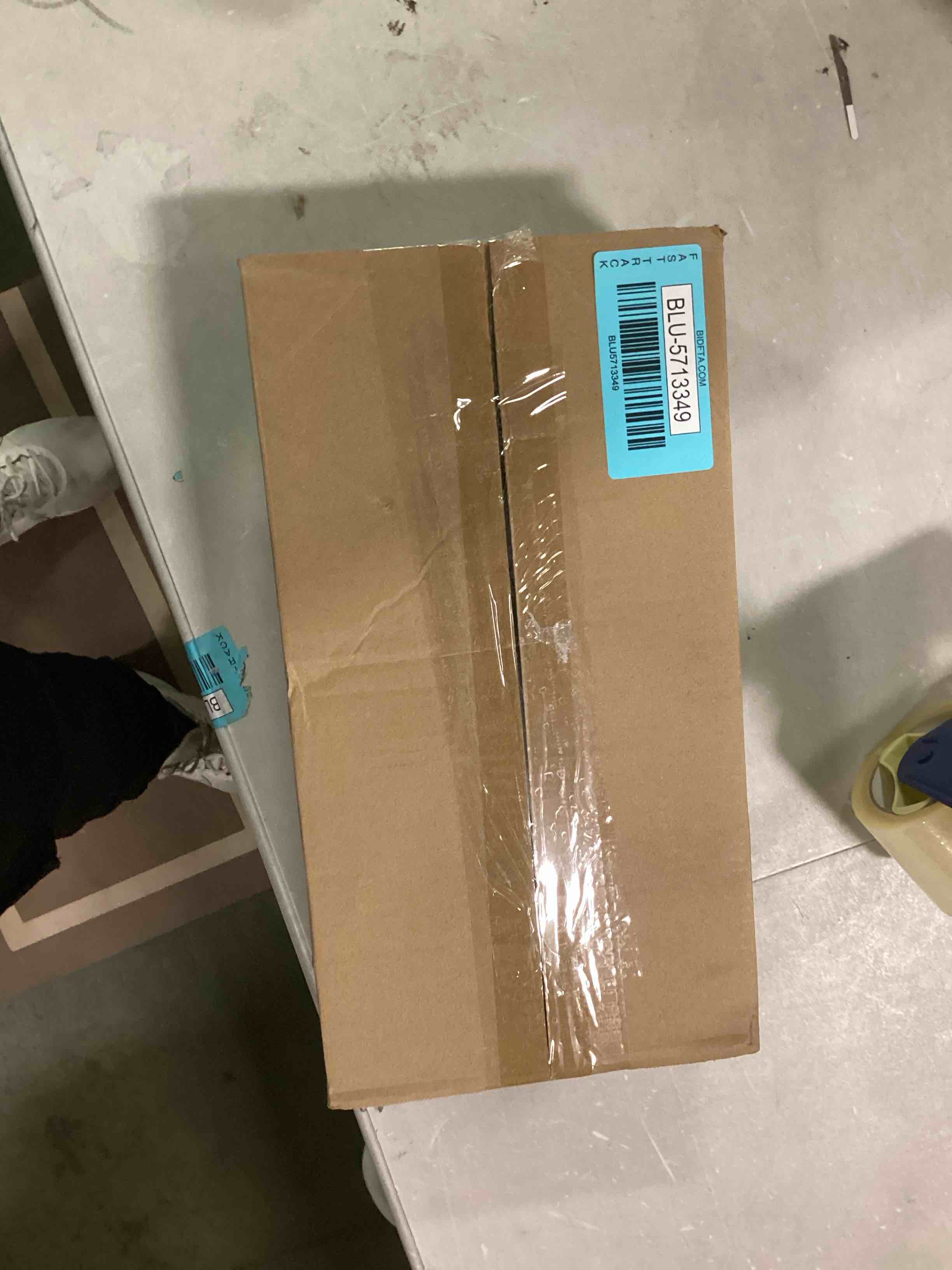 https://s3.amazonaws.com/lotting-images-prod/bidfta/BLU5713349_1714479303687.jpeg