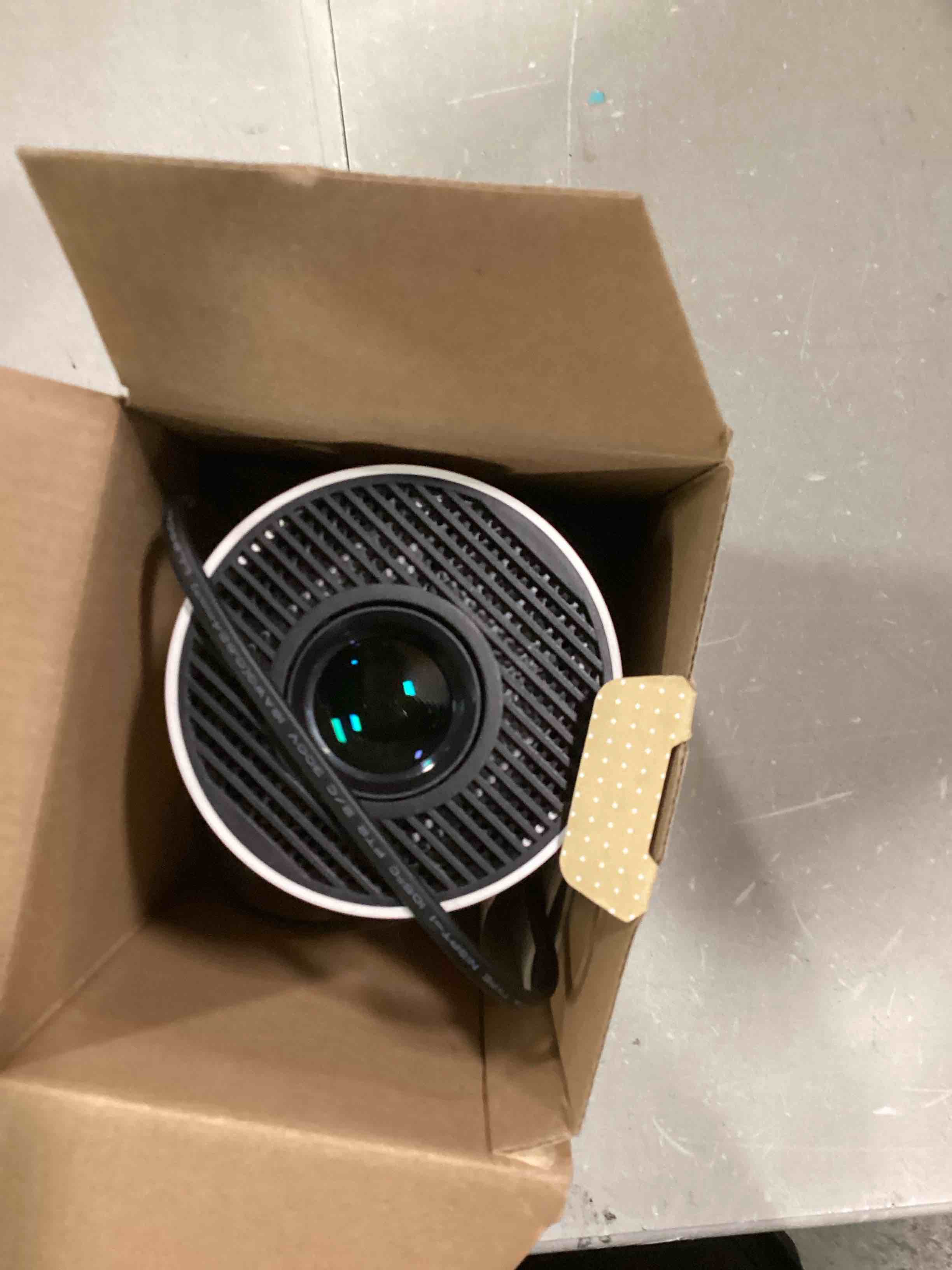 https://s3.amazonaws.com/lotting-images-prod/bidfta/BLU5713381_1714482233845.jpeg