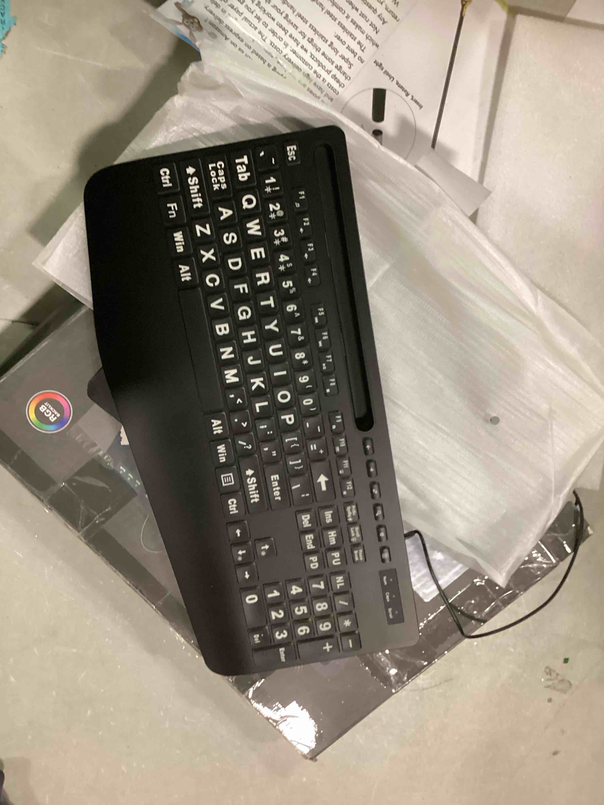 https://s3.amazonaws.com/lotting-images-prod/bidfta/BLU5713390_1714482865543.jpeg