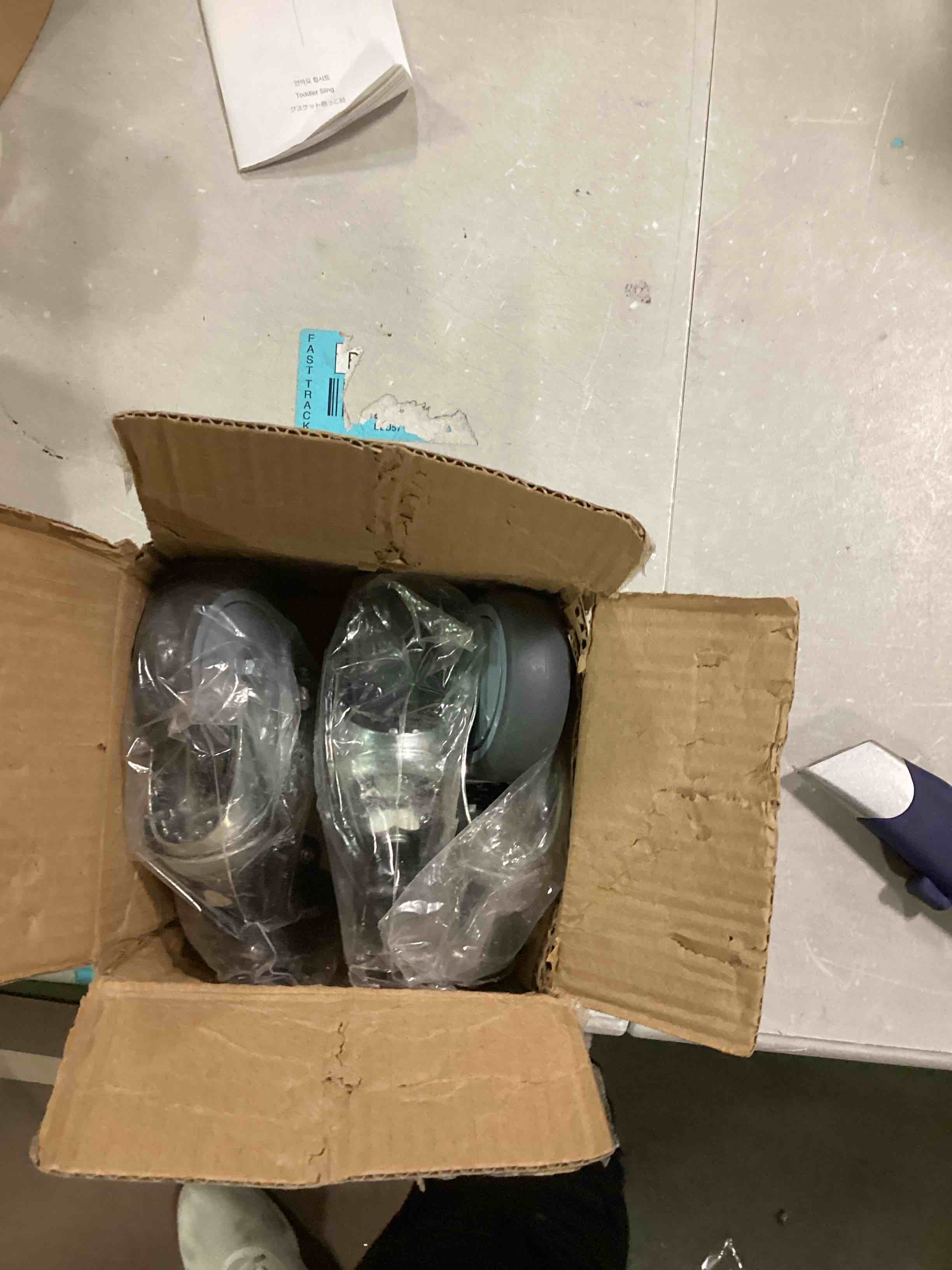 https://s3.amazonaws.com/lotting-images-prod/bidfta/BLU5713409_1714484835329.jpeg