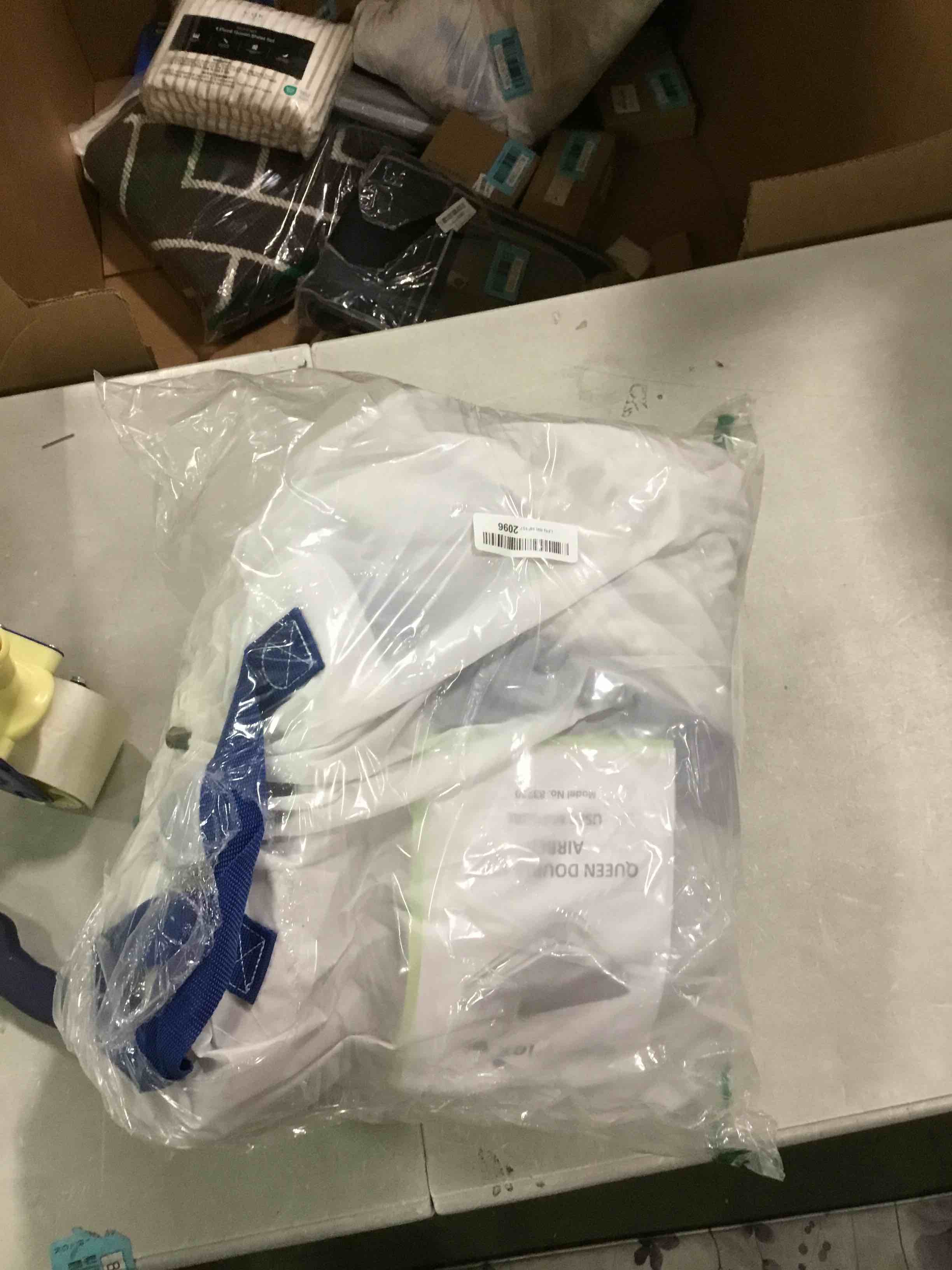 https://s3.amazonaws.com/lotting-images-prod/bidfta/BLU5713677_1714573700894.jpeg