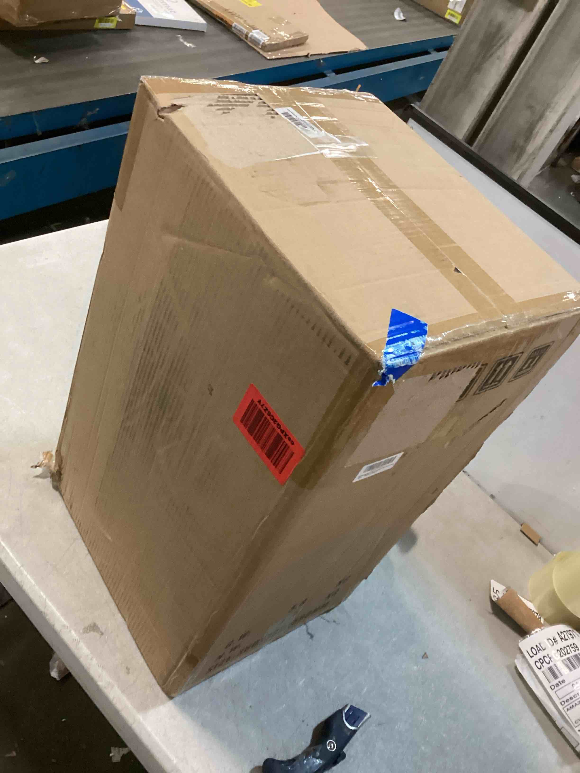 https://s3.amazonaws.com/lotting-images-prod/bidfta/BLU5714182_1714394545550.jpeg