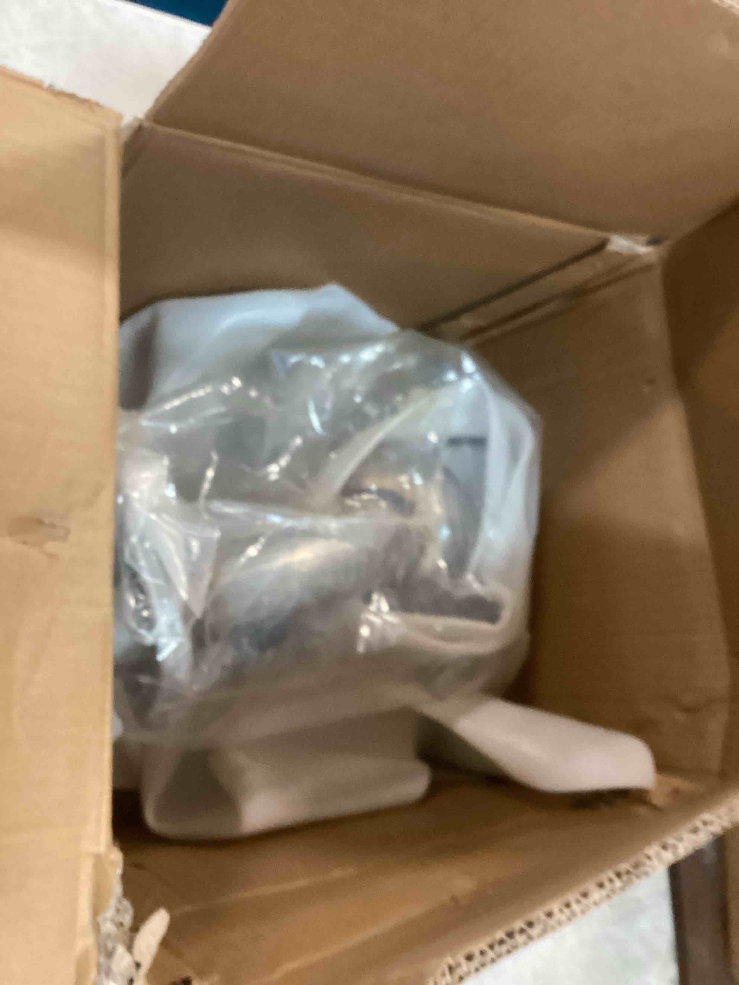 https://s3.amazonaws.com/lotting-images-prod/bidfta/BLU5714762_1714566669711.jpeg