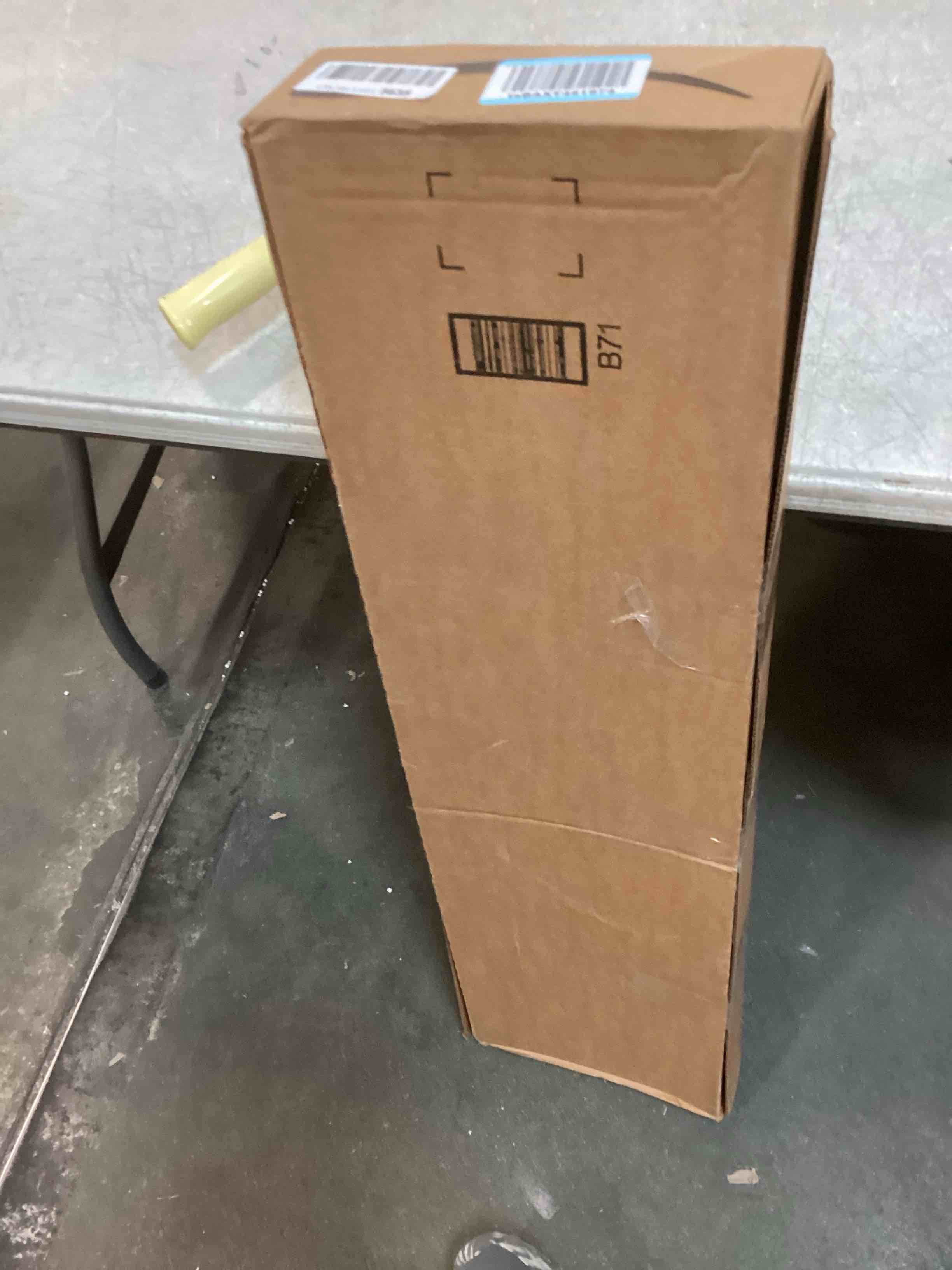 https://s3.amazonaws.com/lotting-images-prod/bidfta/BLU5714816_1714573526752.jpeg