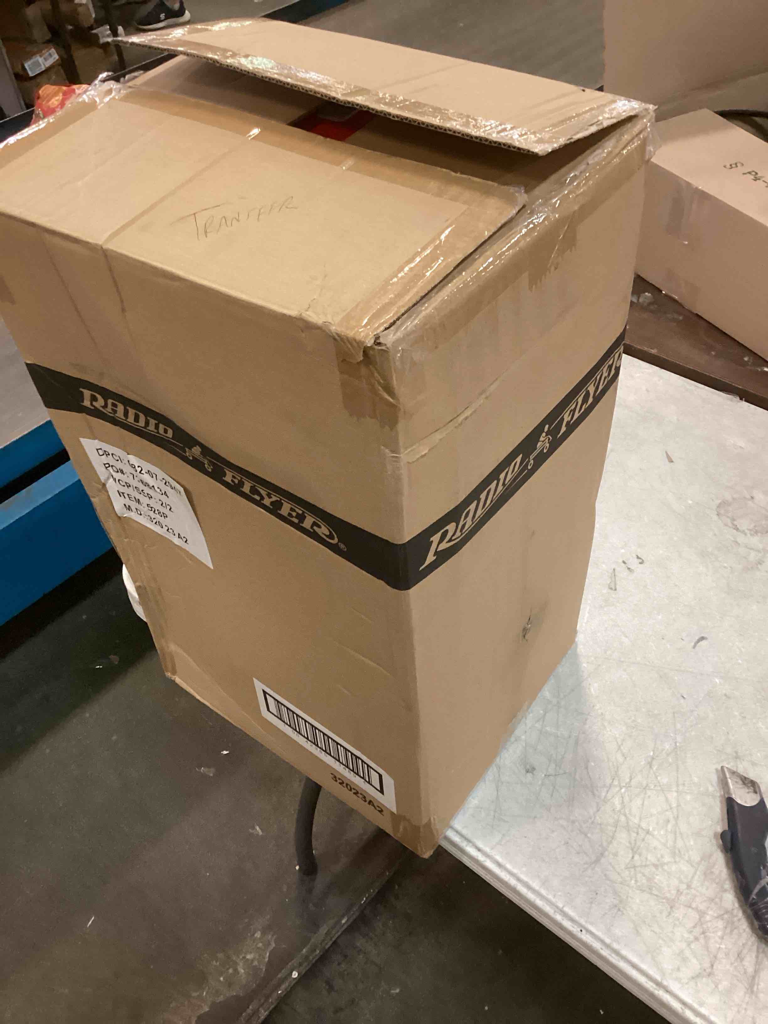 https://s3.amazonaws.com/lotting-images-prod/bidfta/BLU5714918_1714584590777.jpeg