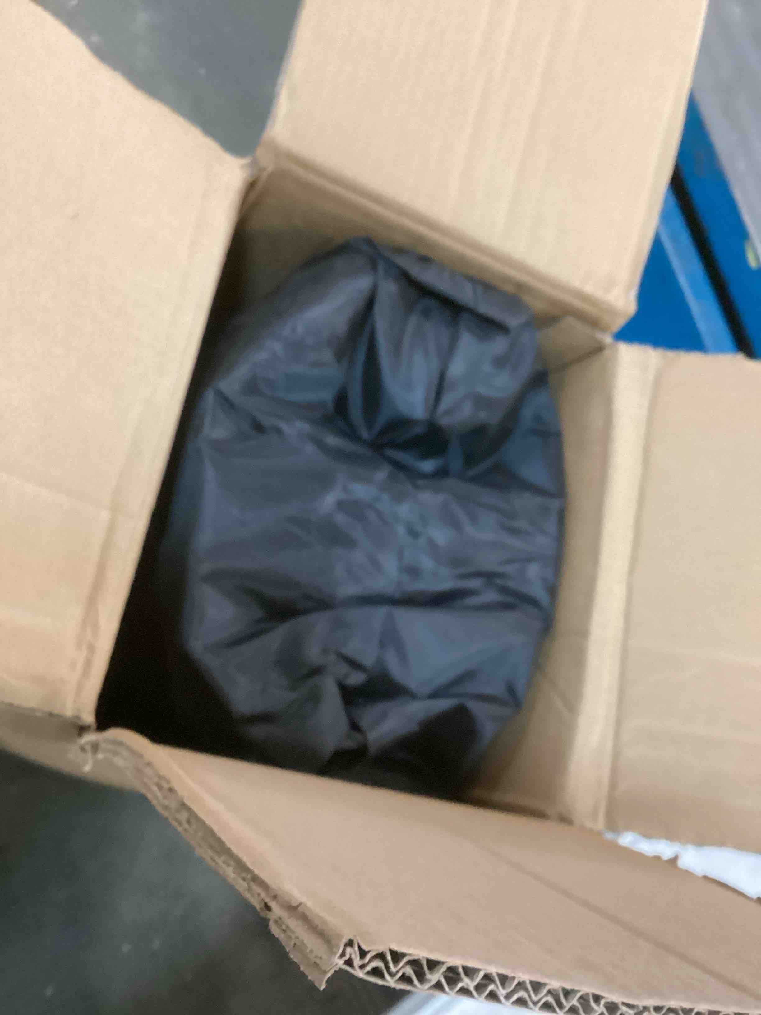 https://s3.amazonaws.com/lotting-images-prod/bidfta/BLU5714964_1714589065241.jpeg