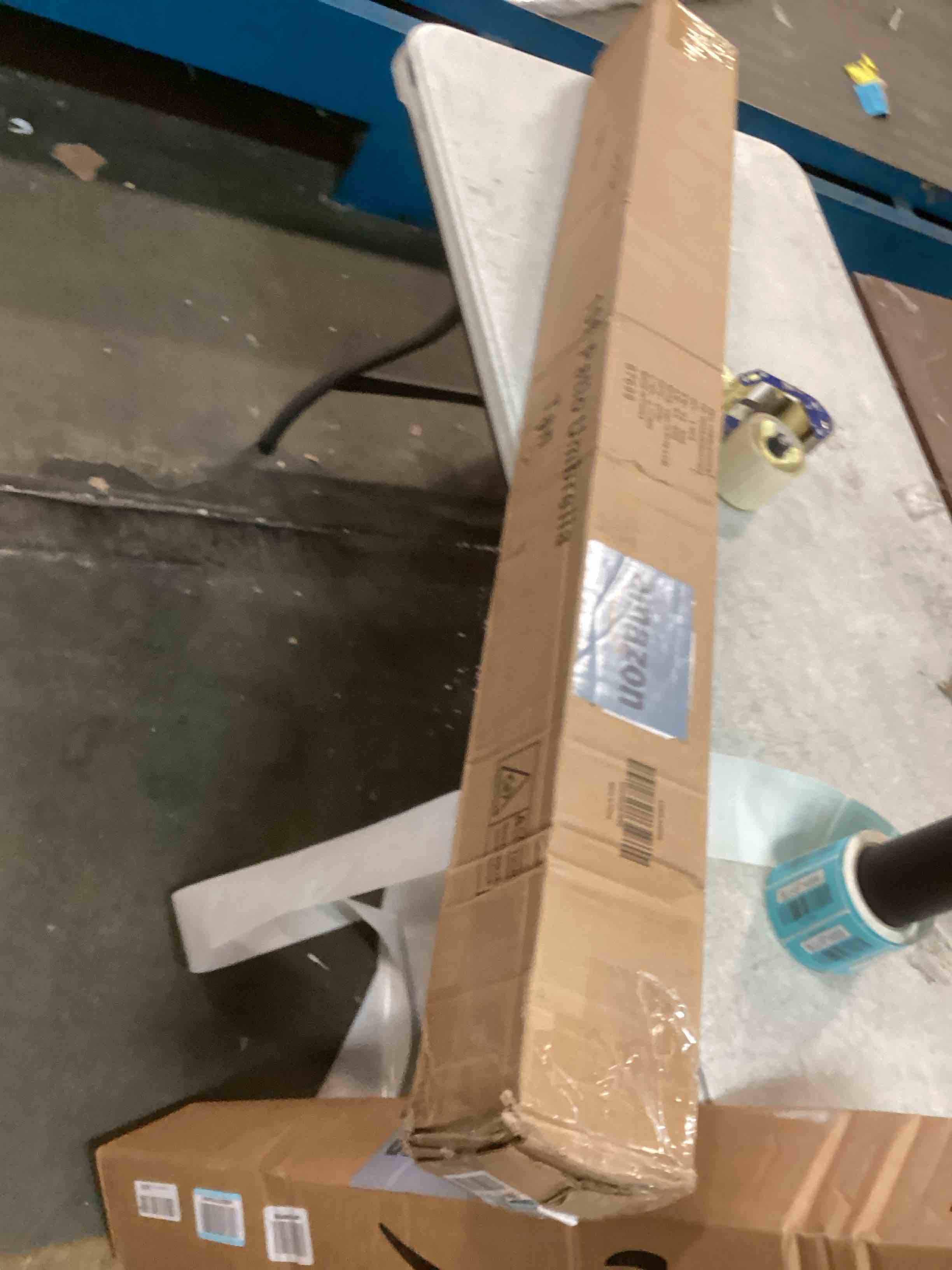 https://s3.amazonaws.com/lotting-images-prod/bidfta/BLU5714987_1714592533492.jpeg