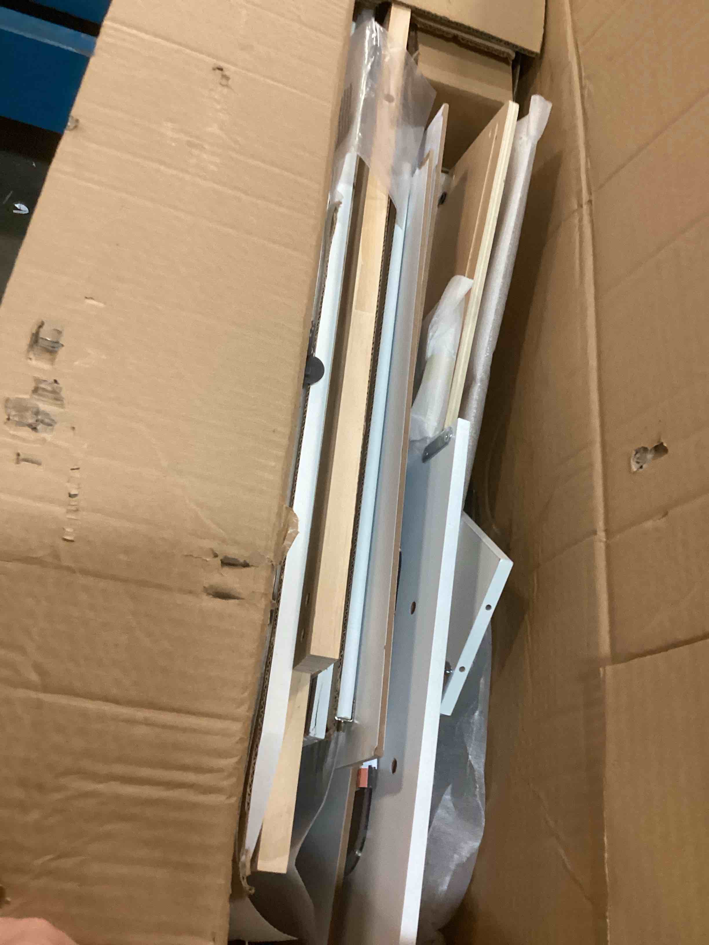 https://s3.amazonaws.com/lotting-images-prod/bidfta/BLU5714992_1714592927711.jpeg