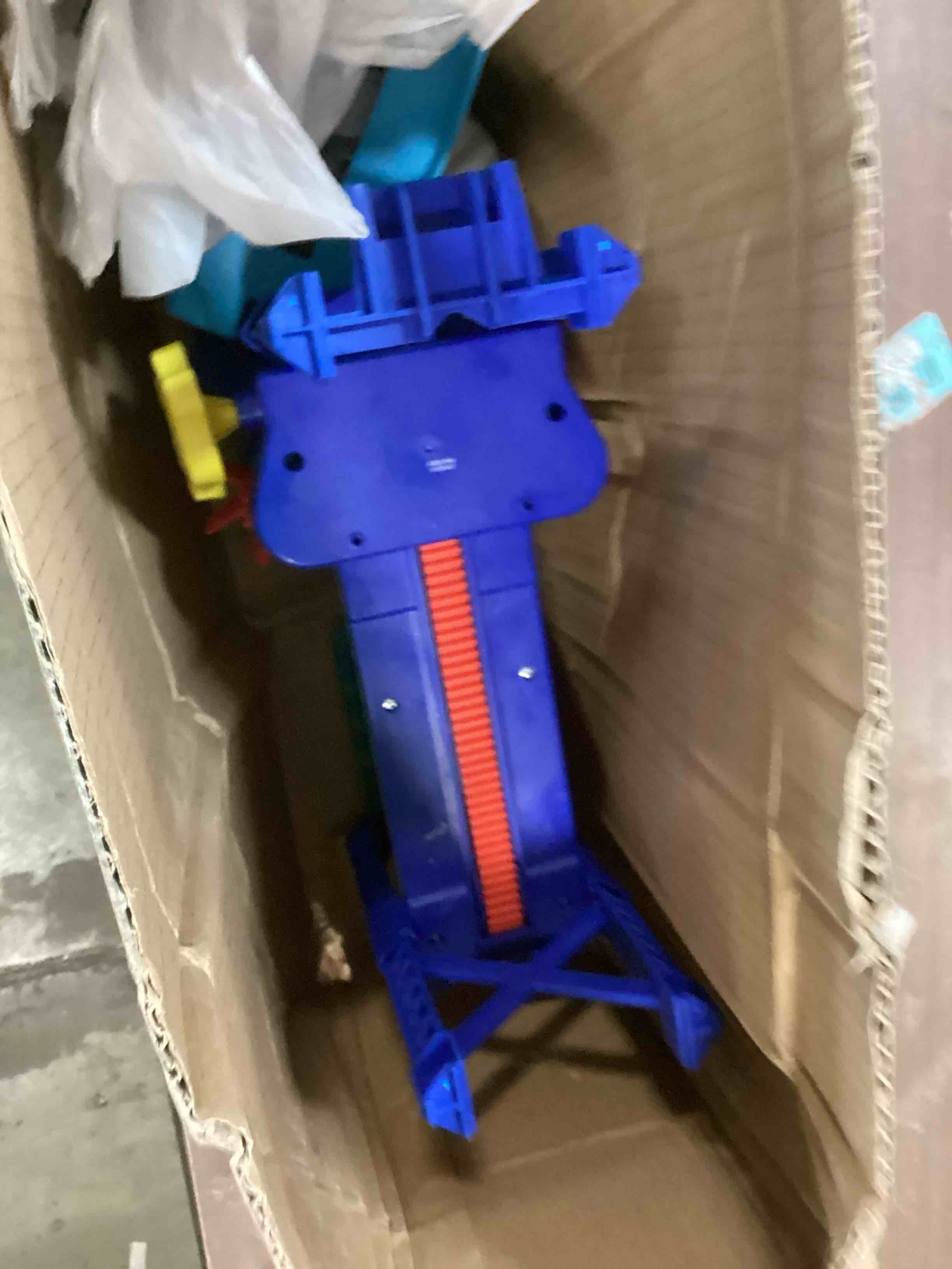 https://s3.amazonaws.com/lotting-images-prod/bidfta/BLU5715088_1714656354676.jpeg