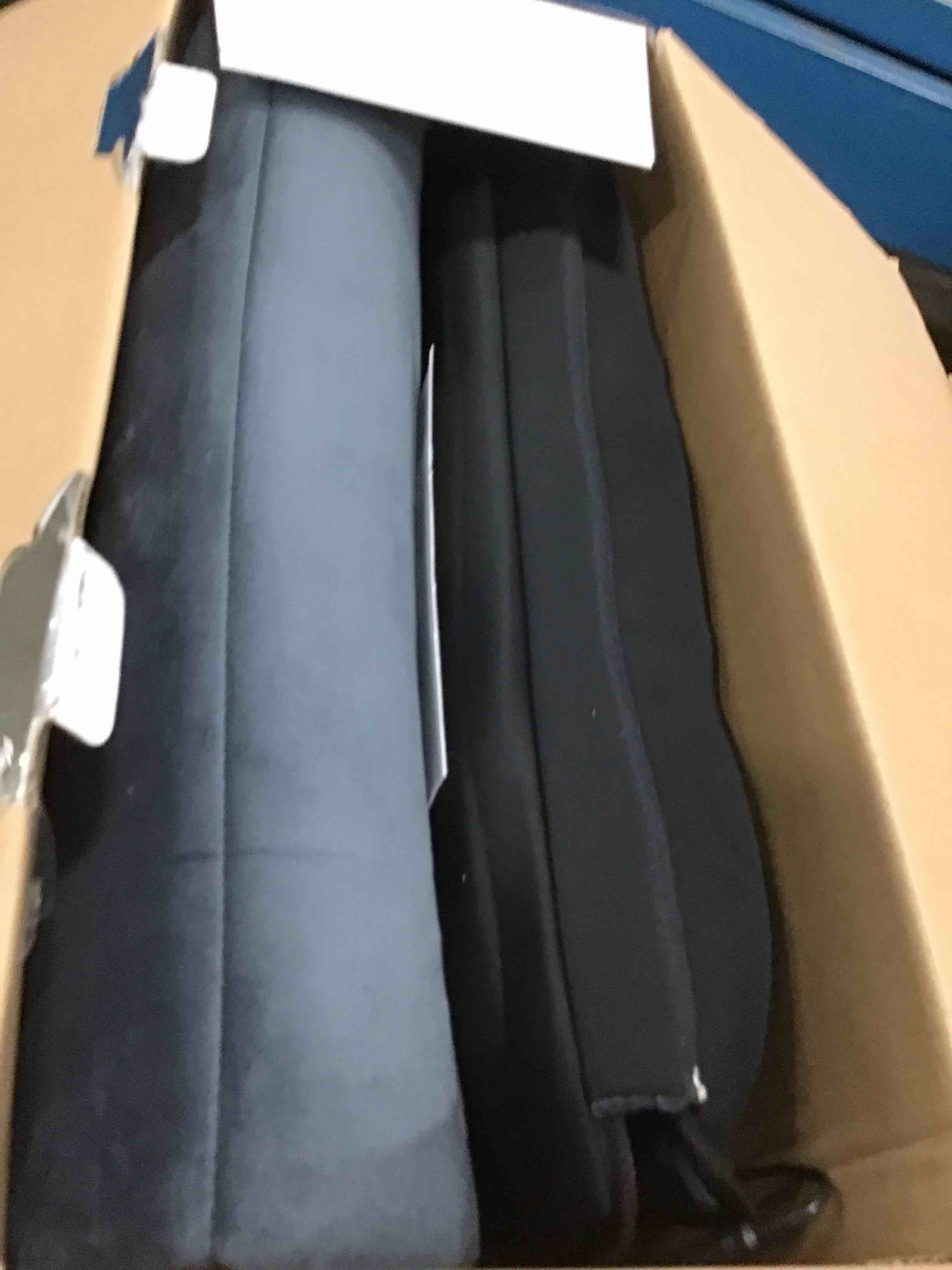 https://s3.amazonaws.com/lotting-images-prod/bidfta/BLU5716414_1714736247337.jpeg