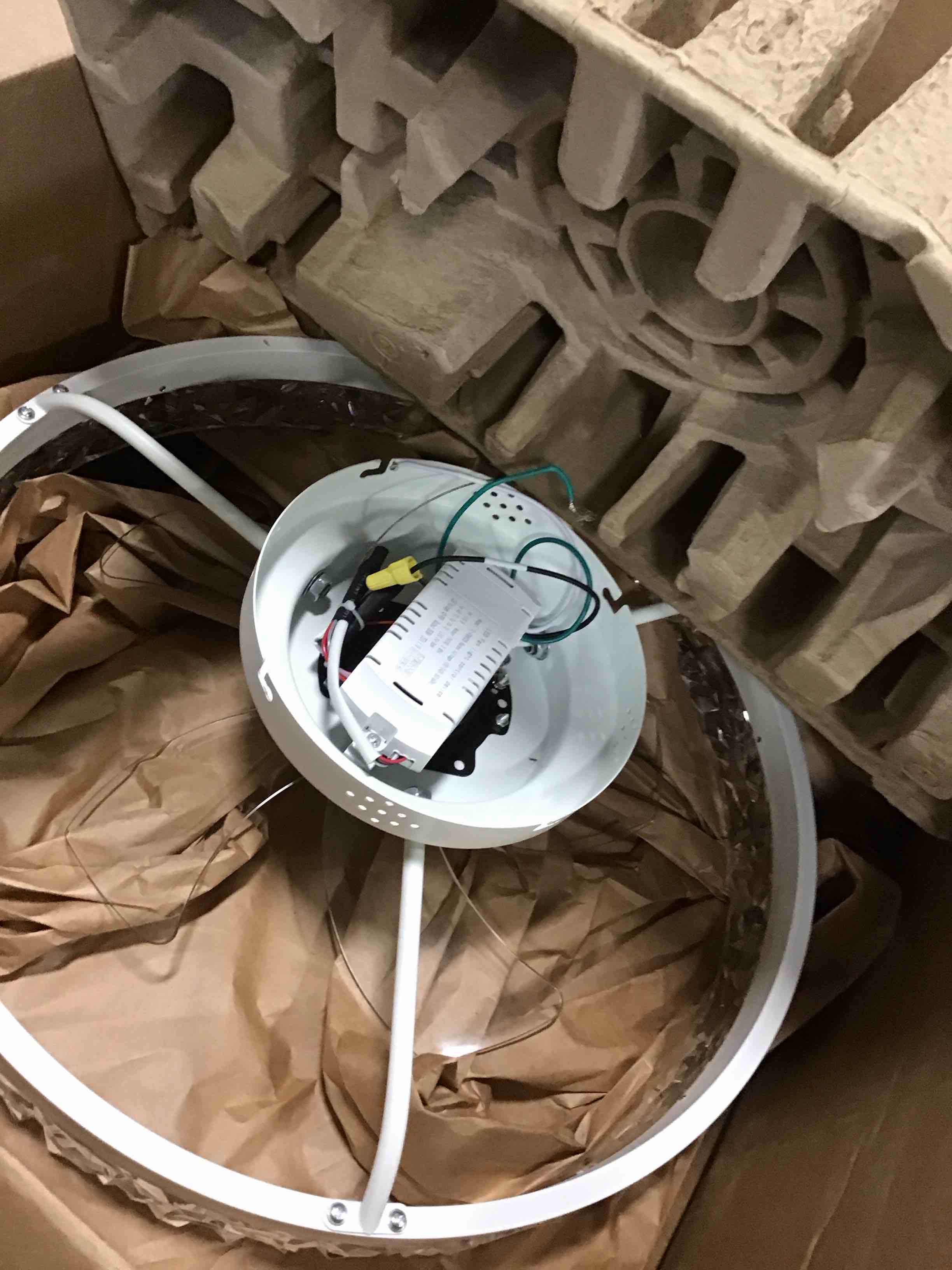 https://s3.amazonaws.com/lotting-images-prod/bidfta/BLU5716516_1714746723938.jpeg