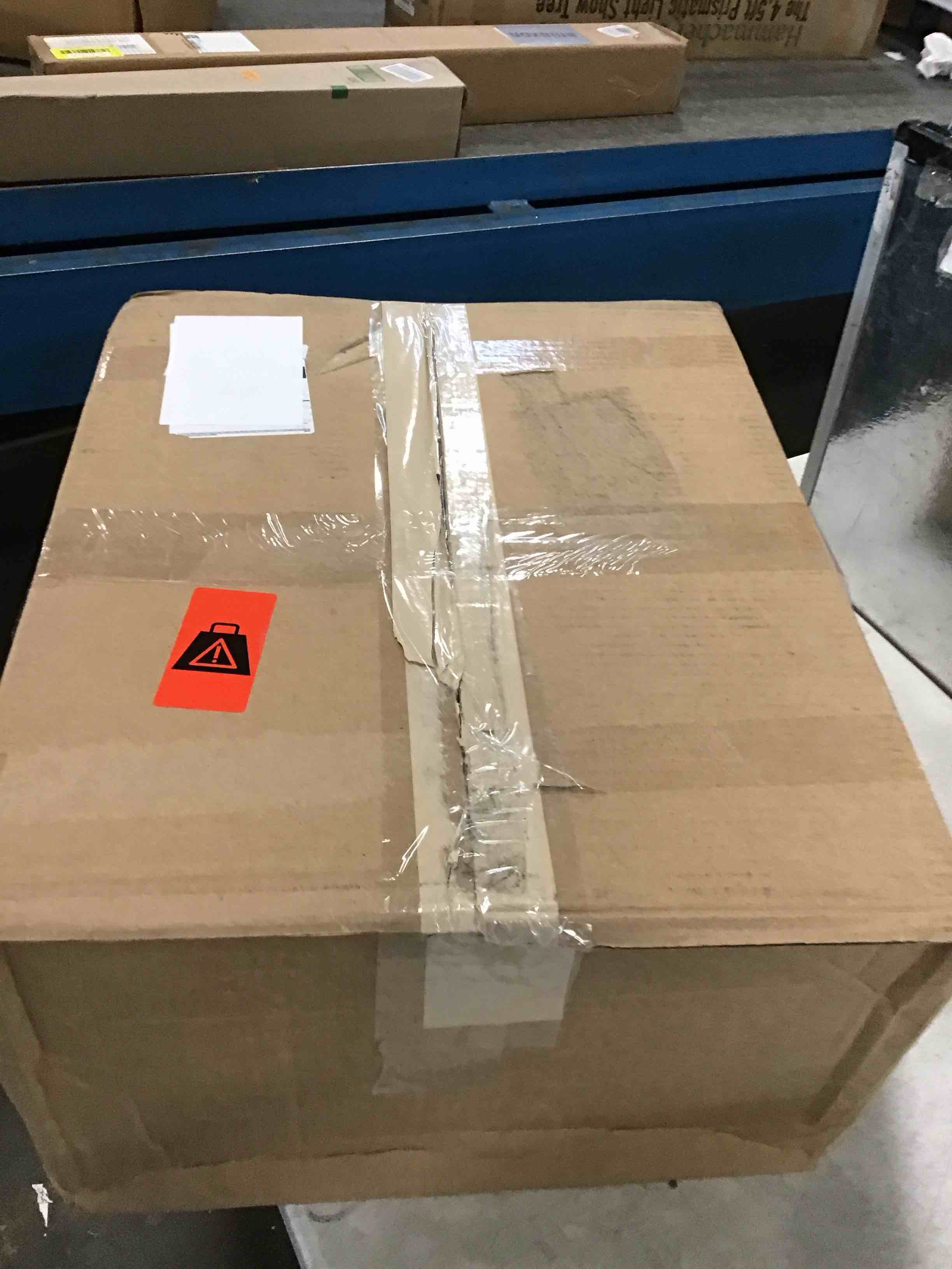 https://s3.amazonaws.com/lotting-images-prod/bidfta/BLU5716516_1714746741693.jpeg