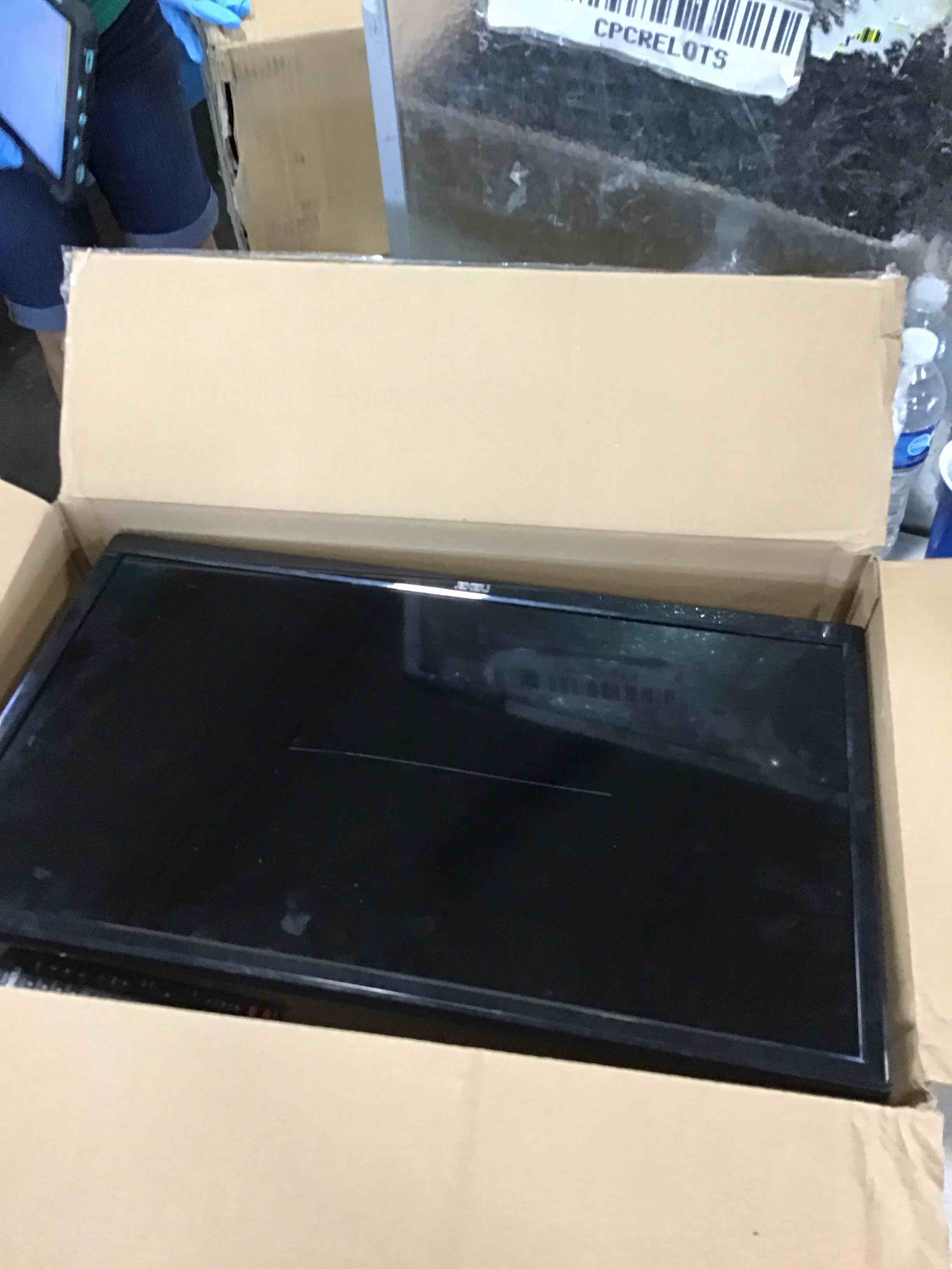 https://s3.amazonaws.com/lotting-images-prod/bidfta/BLU5716653_1714750955411.jpeg