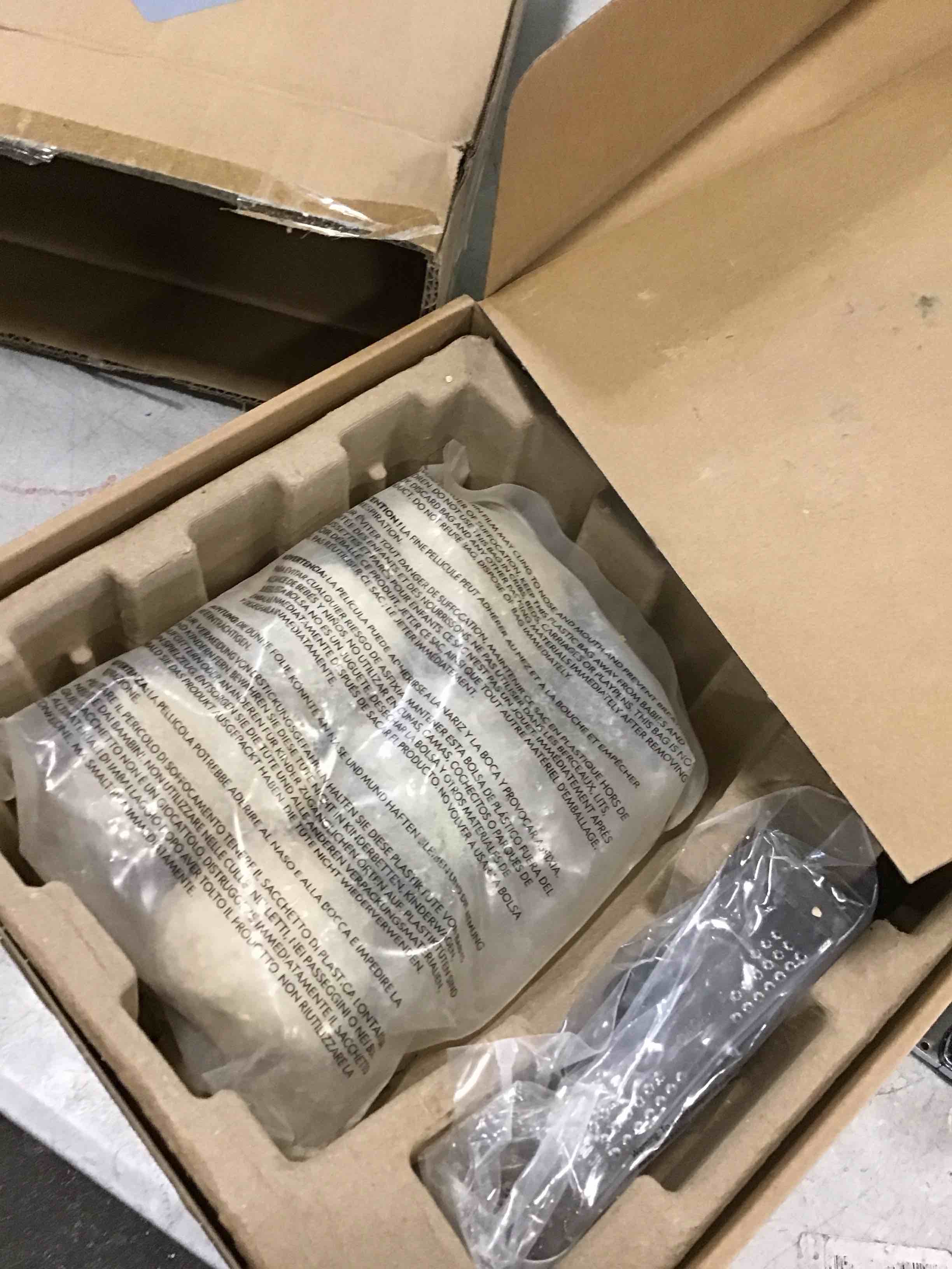 https://s3.amazonaws.com/lotting-images-prod/bidfta/BLU5716670_1714752946416.jpeg