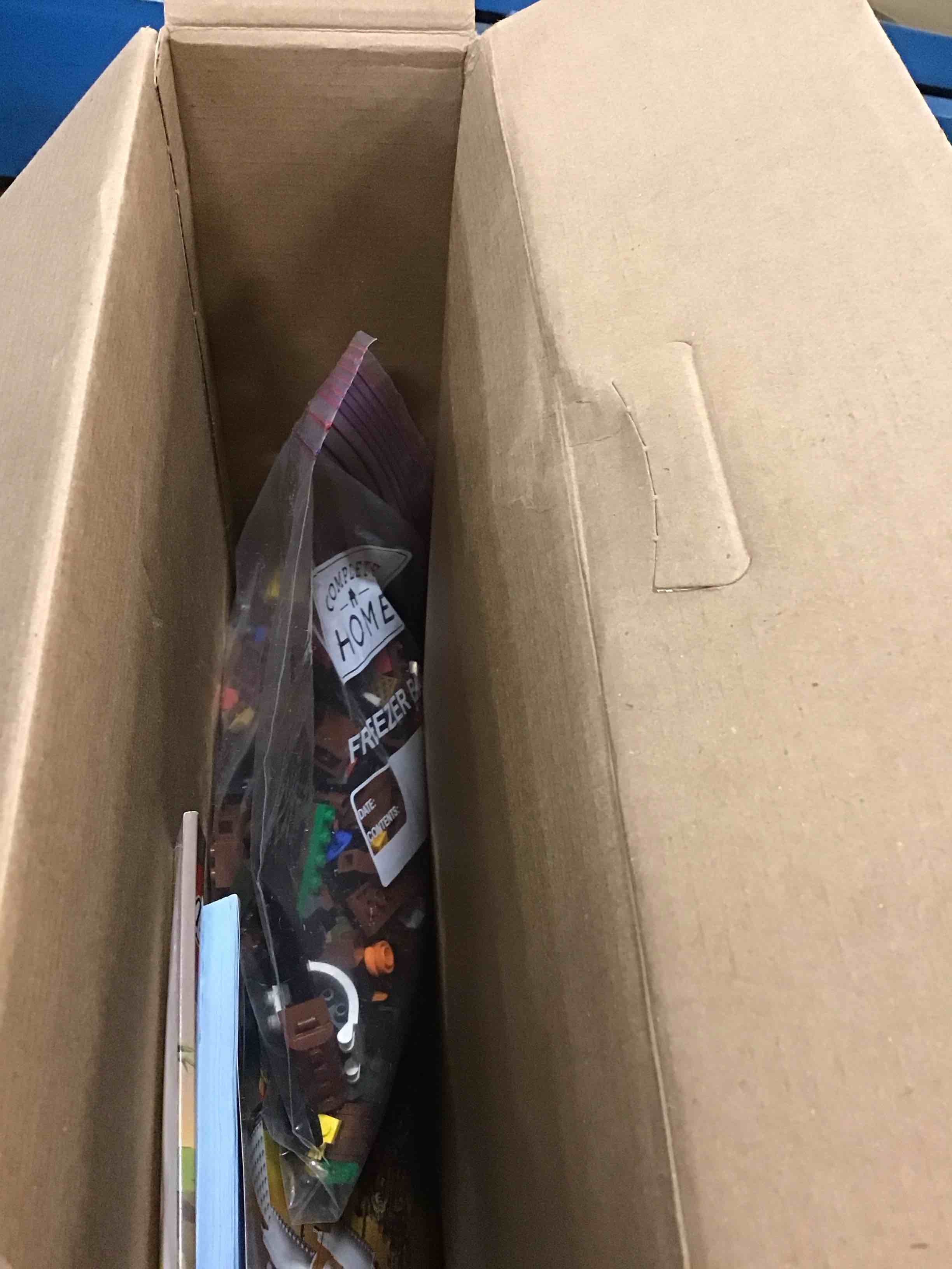 https://s3.amazonaws.com/lotting-images-prod/bidfta/BLU5716700_1714757555263.jpeg